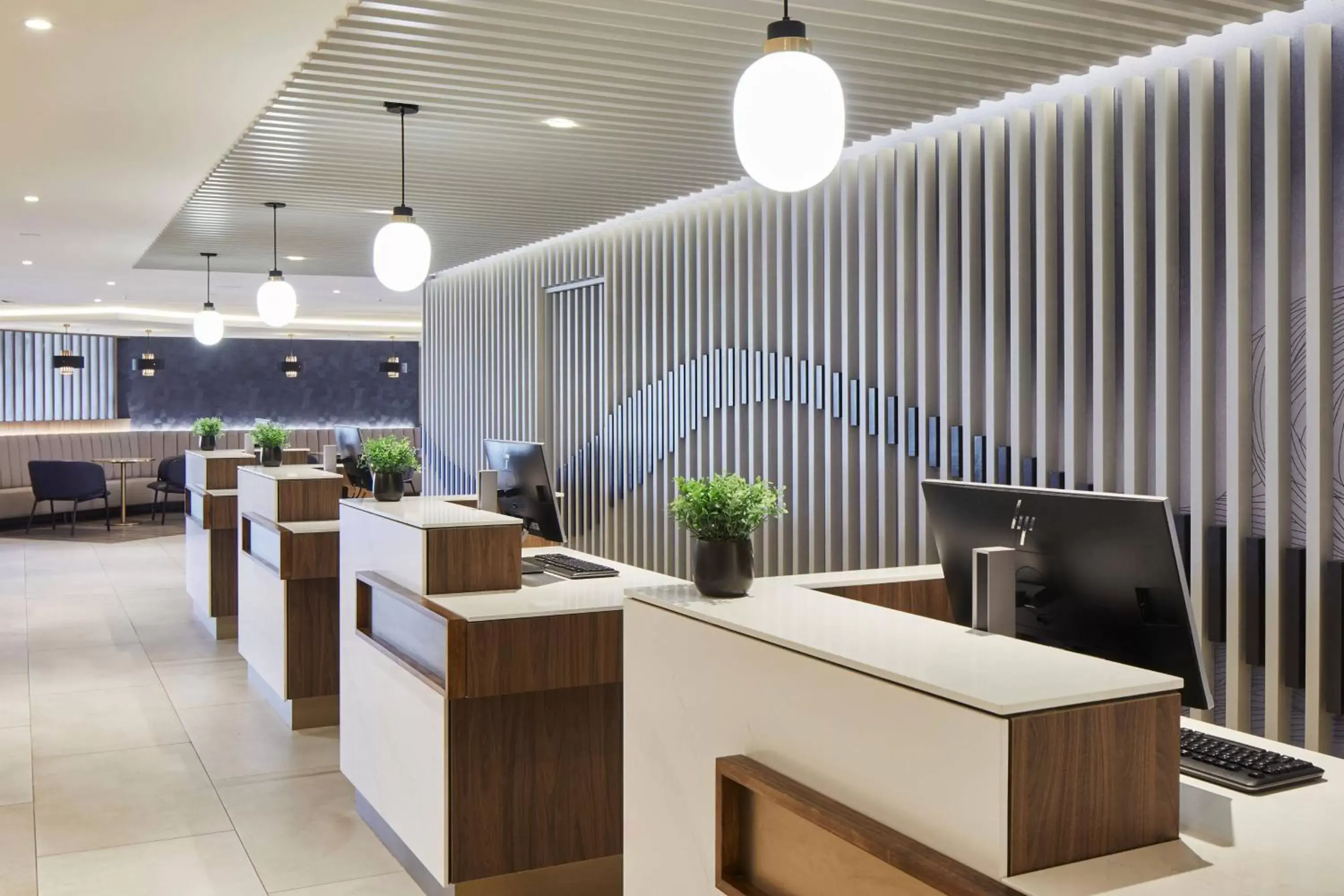 Lobby or reception, Lobby/Reception in Courtyard by Marriott London Heathrow Airport