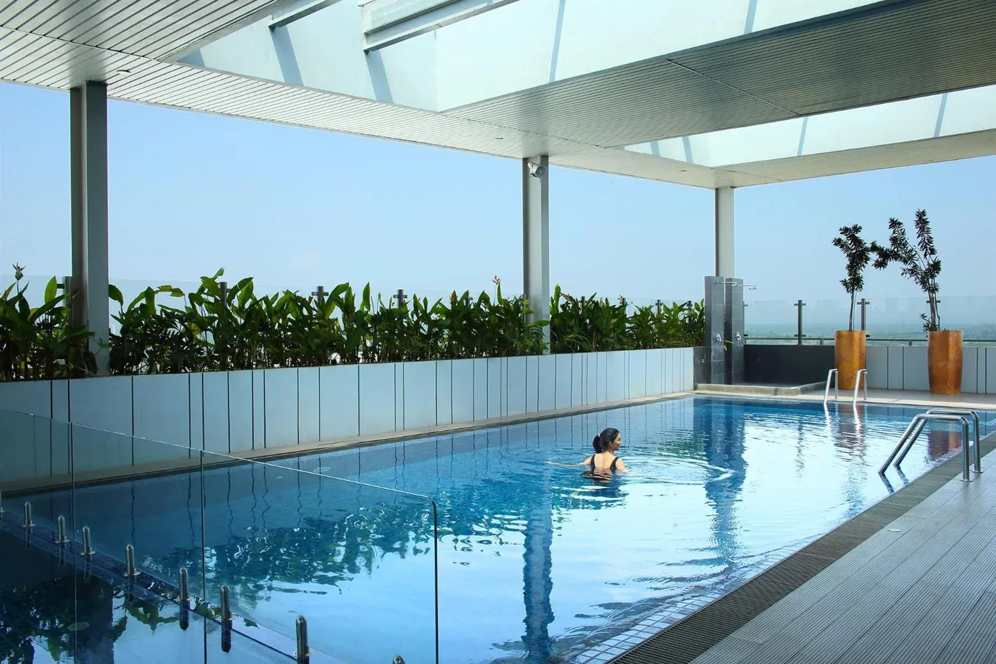 Swimming pool in Hotel Santika Premiere ICE - BSD City Swimming pool in Hotel Santika Premiere ICE - BSD City