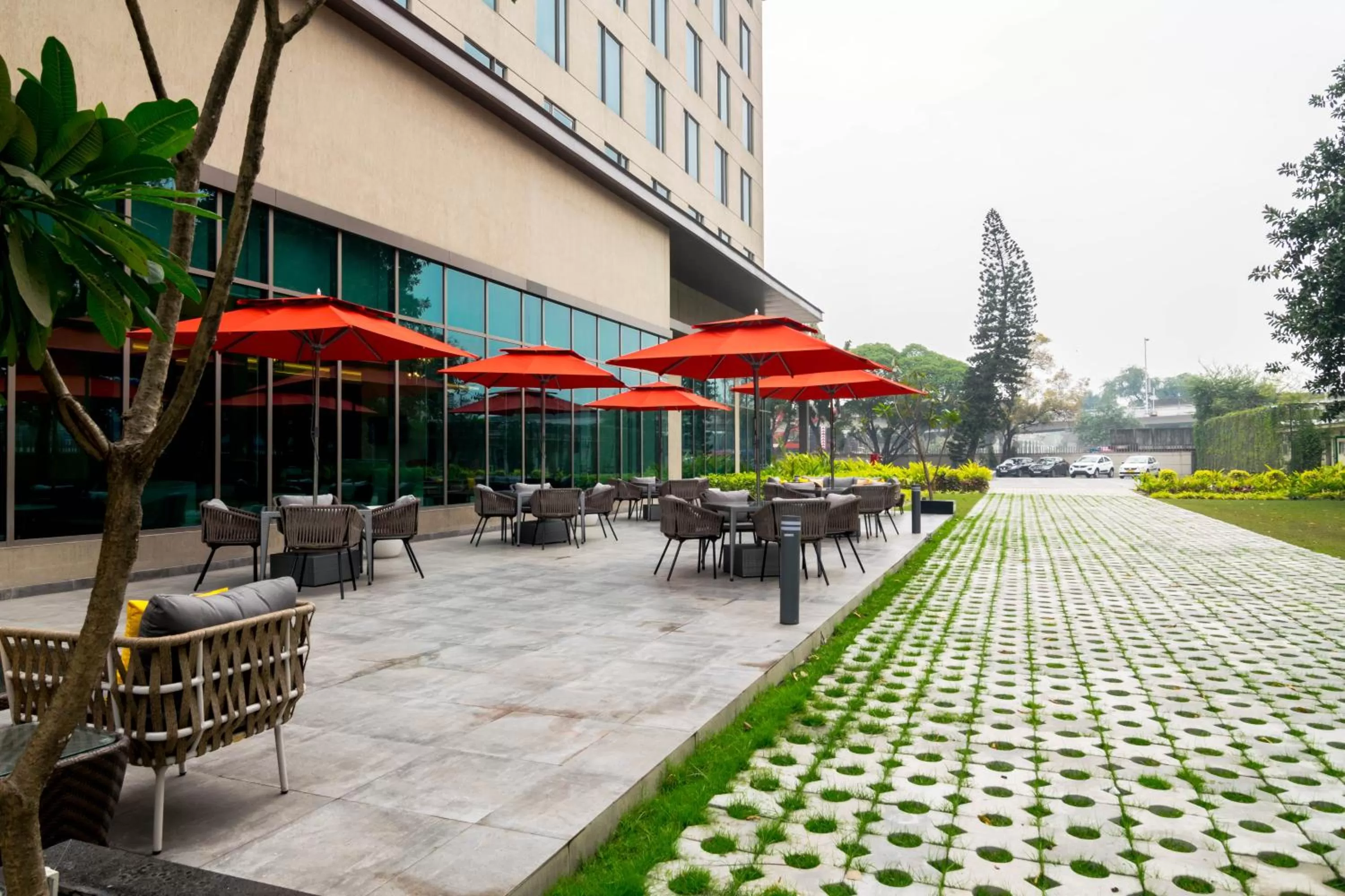 Garden in Holiday Inn Express Kolkata Airport by IHG