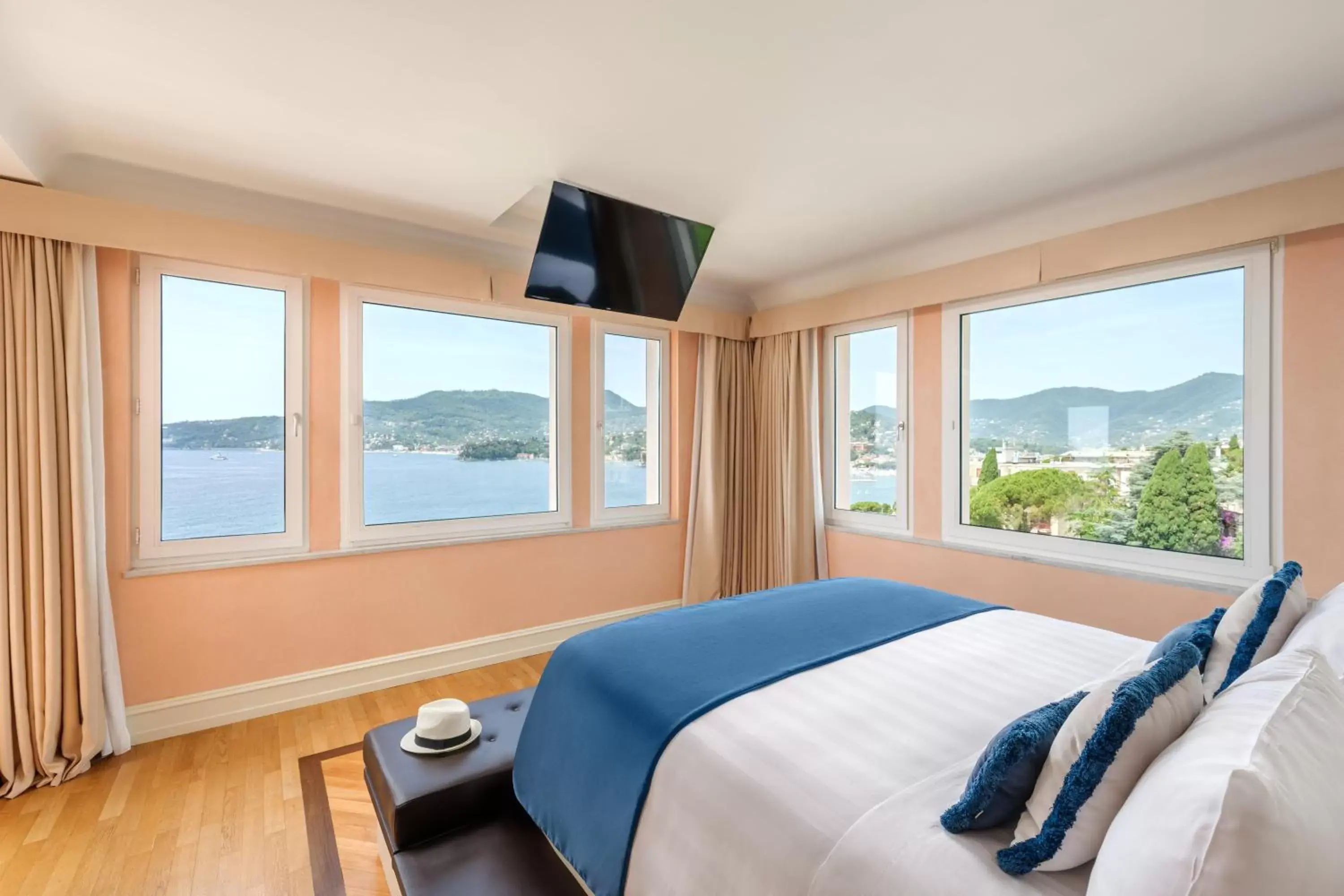Bed, Mountain View in Grand Hotel Bristol Resort & Spa