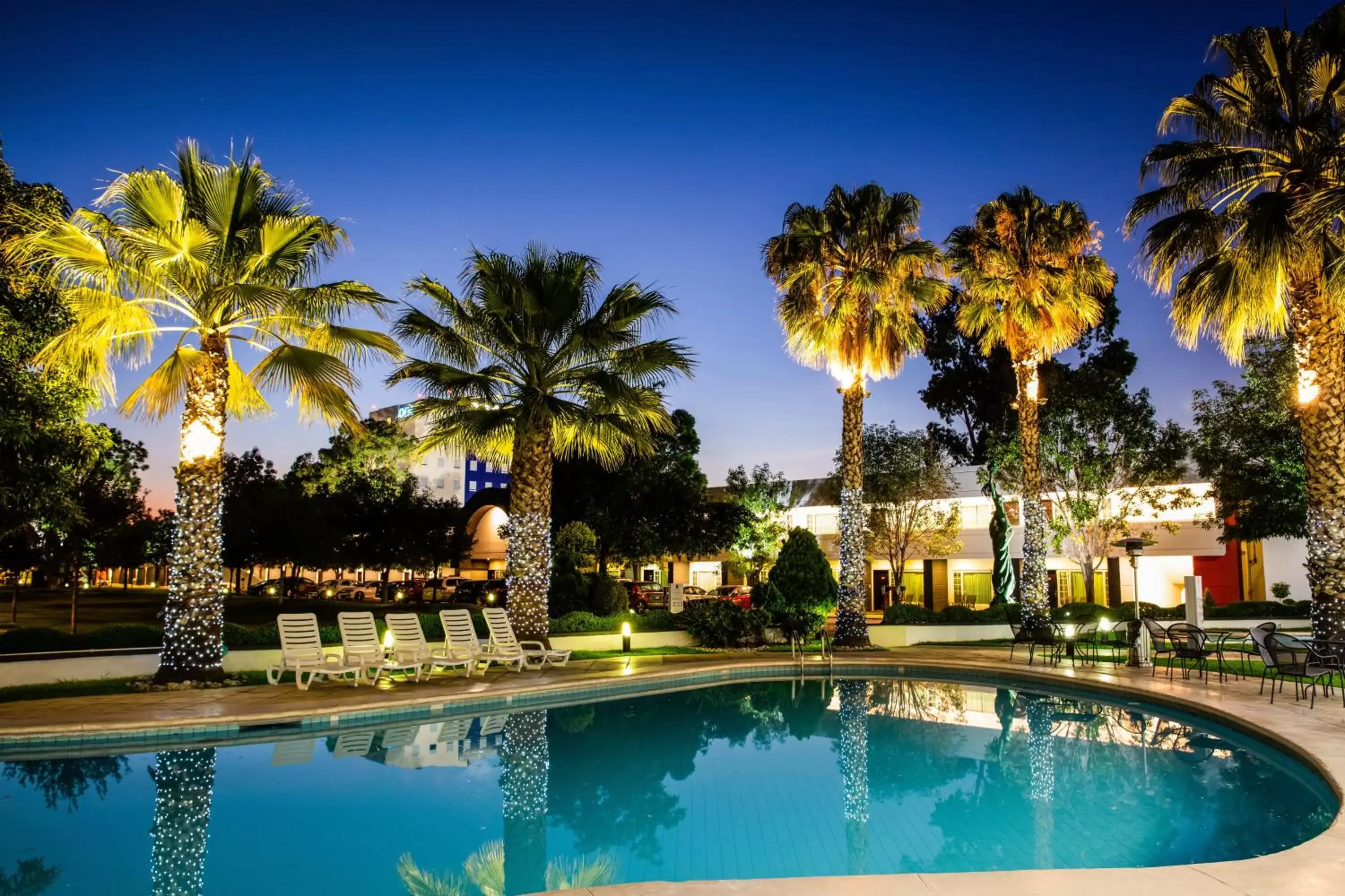 Swimming pool in Fiesta Inn San Luis Potosi Glorieta Juarez