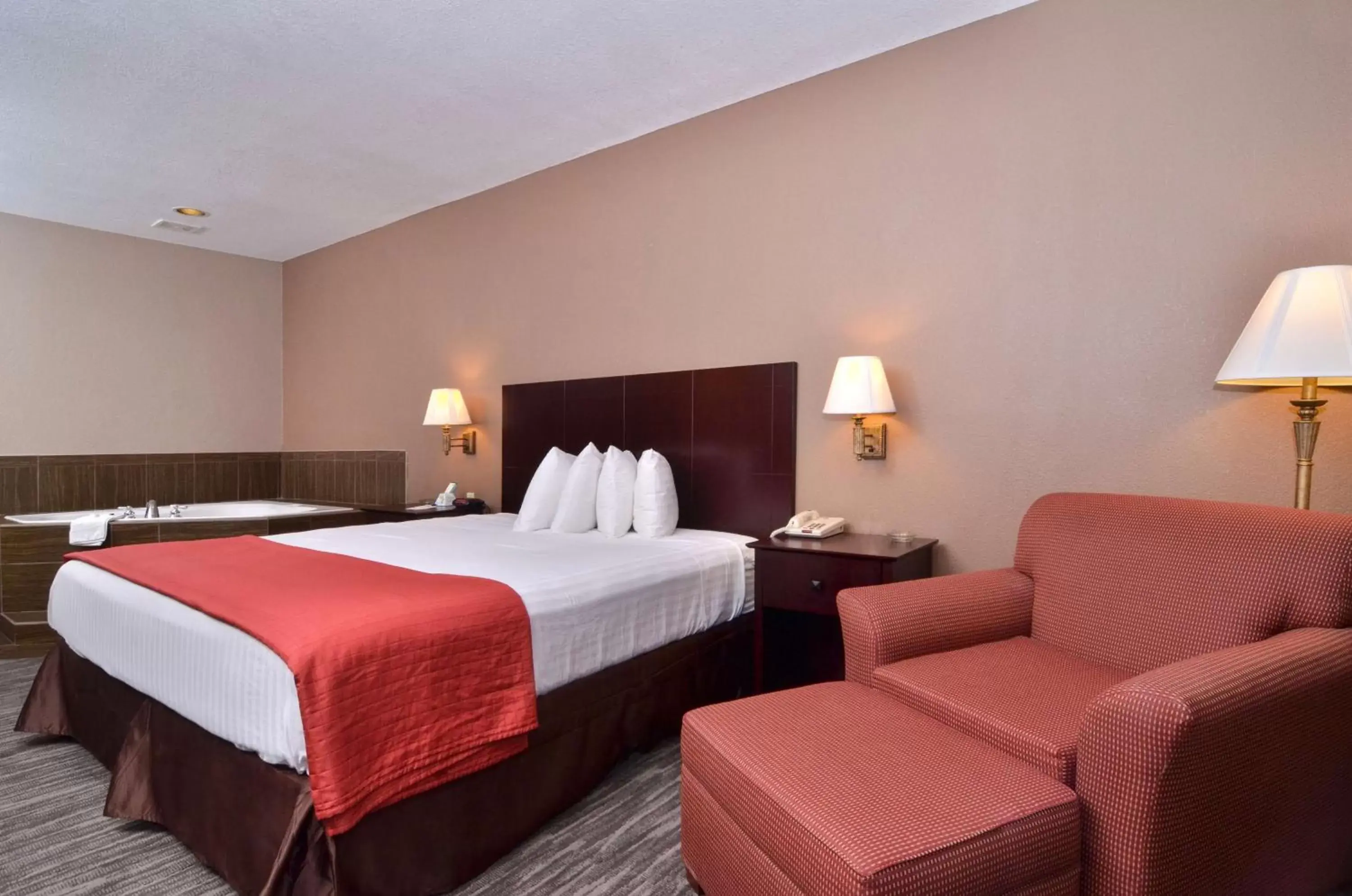 Photo of the whole room, Bed in Best Western Dayton Inn & Suites