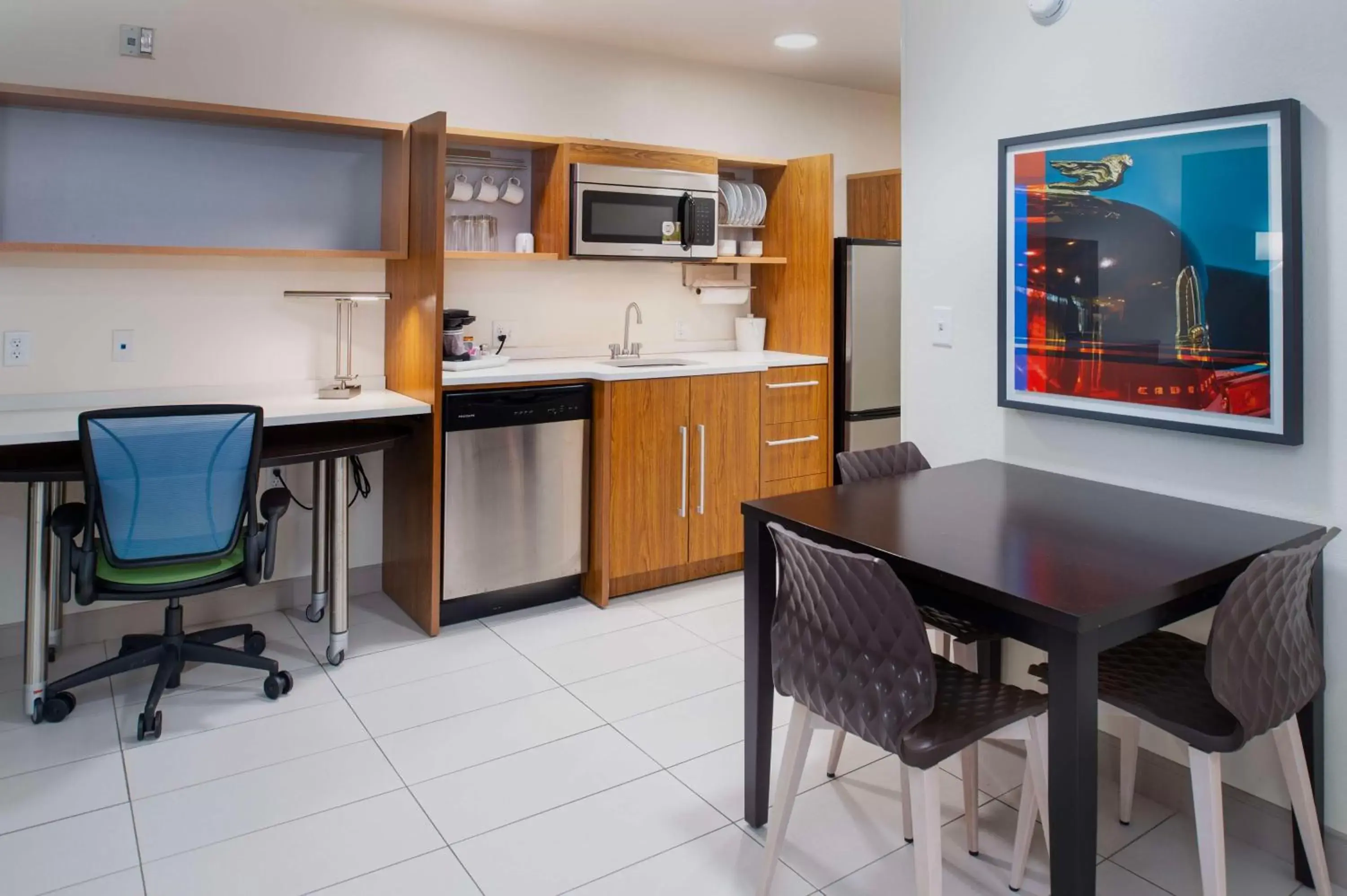 Kitchen or kitchenette, Kitchen/Kitchenette in Home2 Suites St. Louis / Forest Park