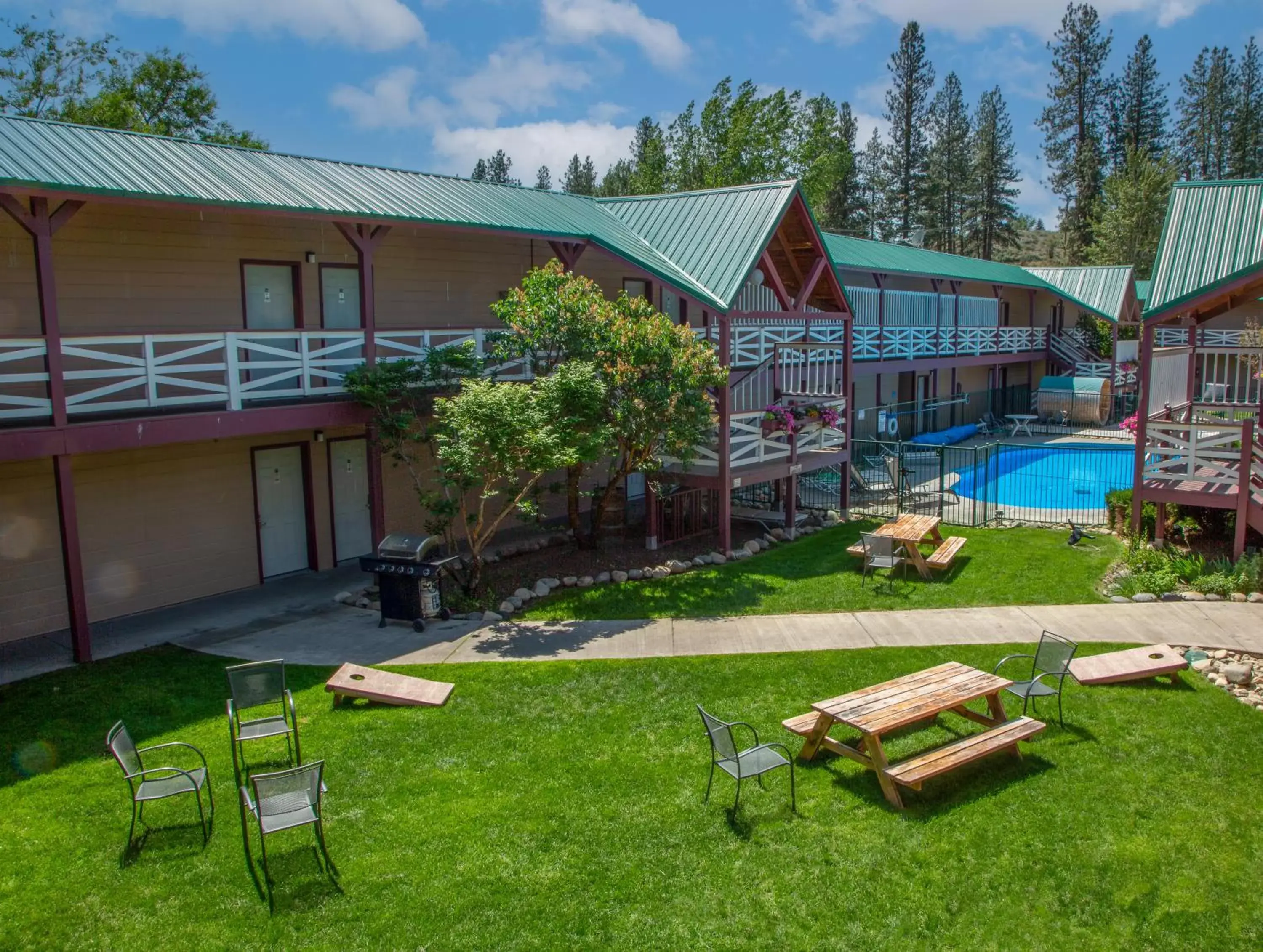 Swimming pool, Property Building in AbbyCreek Inn