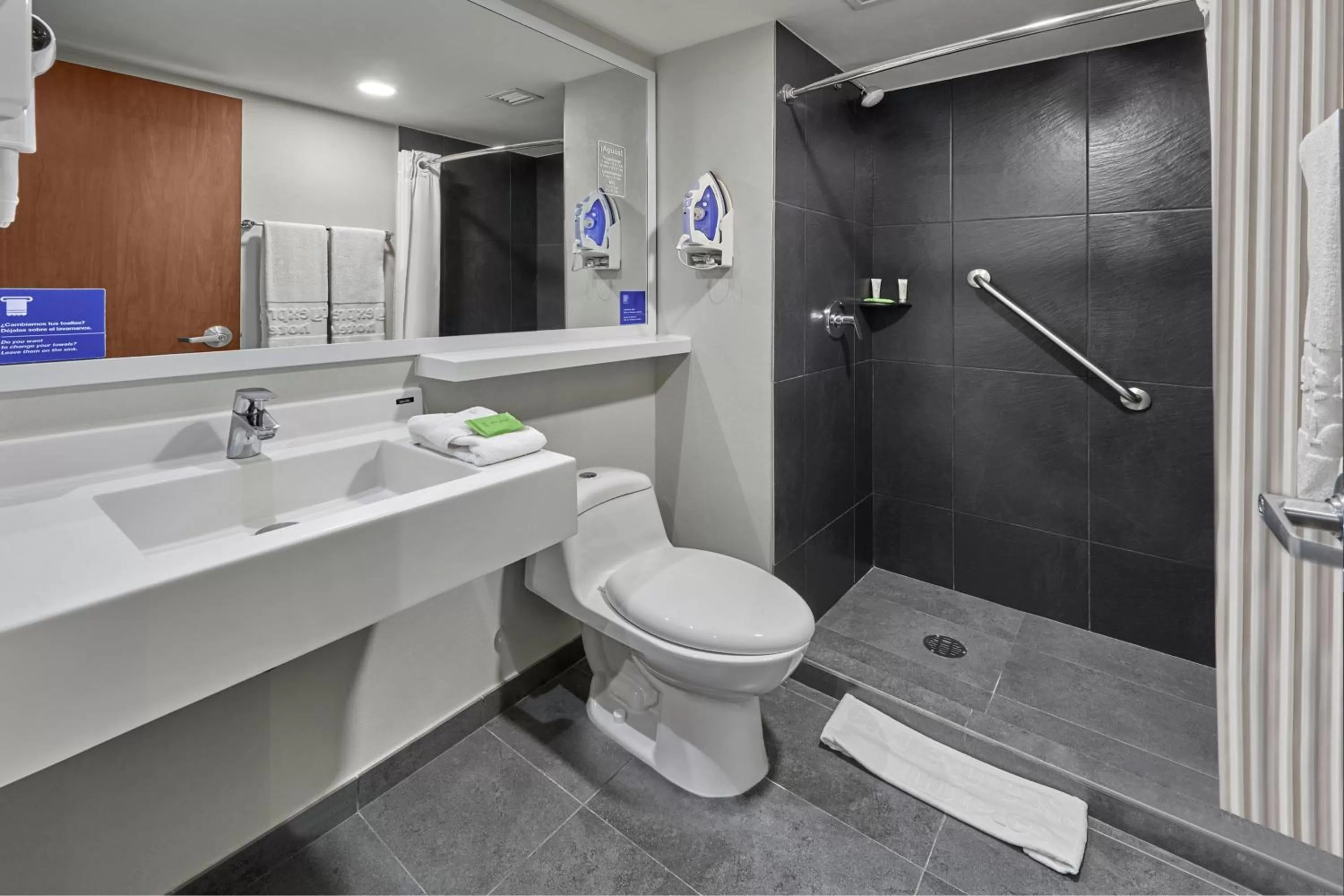 Bathroom in City Express by Marriott Tapachula
