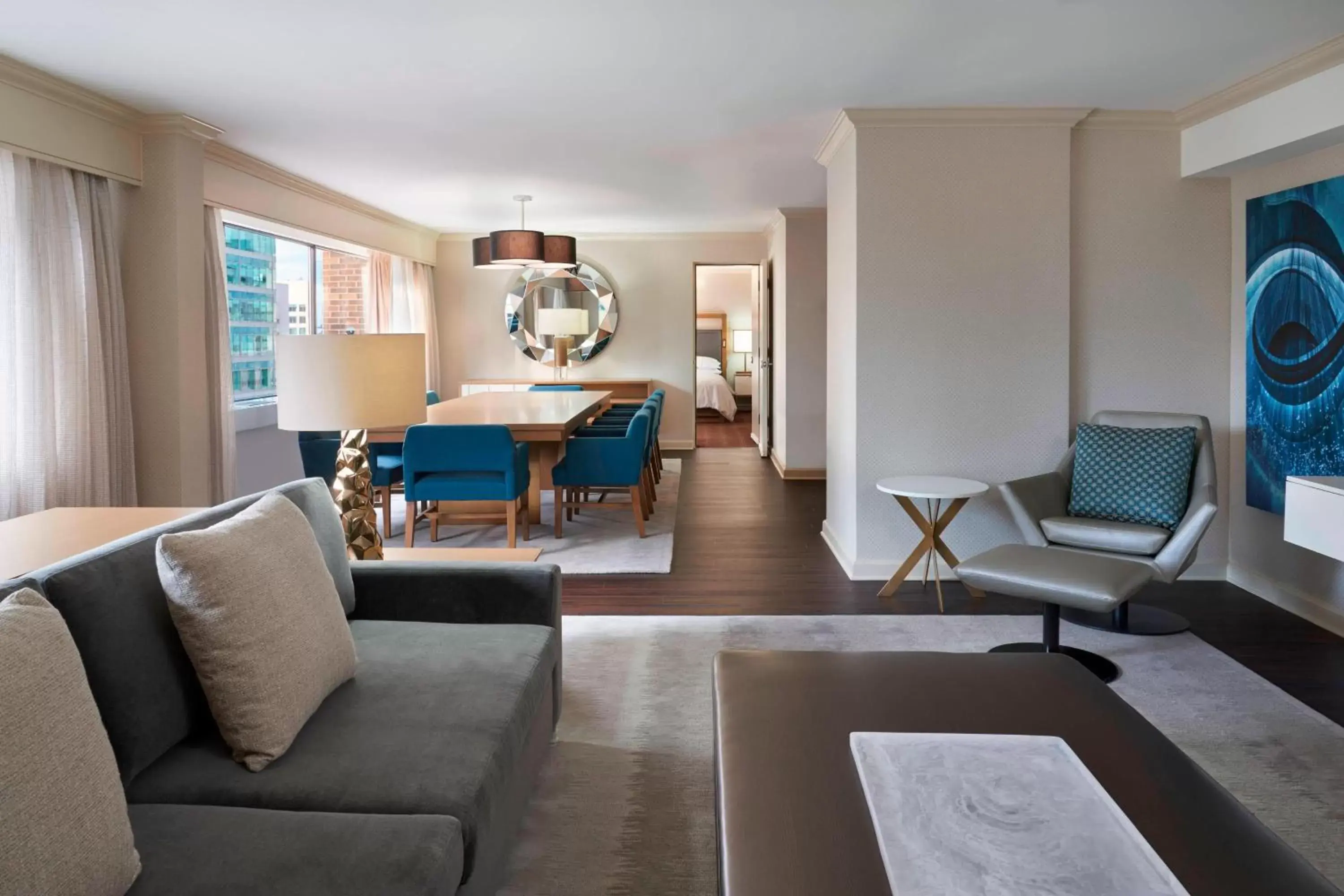 Photo of the whole room, Seating Area in Sheraton Ottawa Hotel