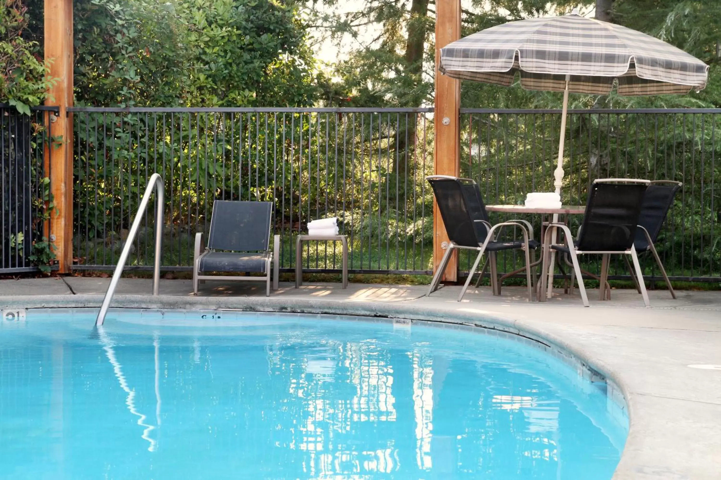 Swimming Pool in Riverside Inn