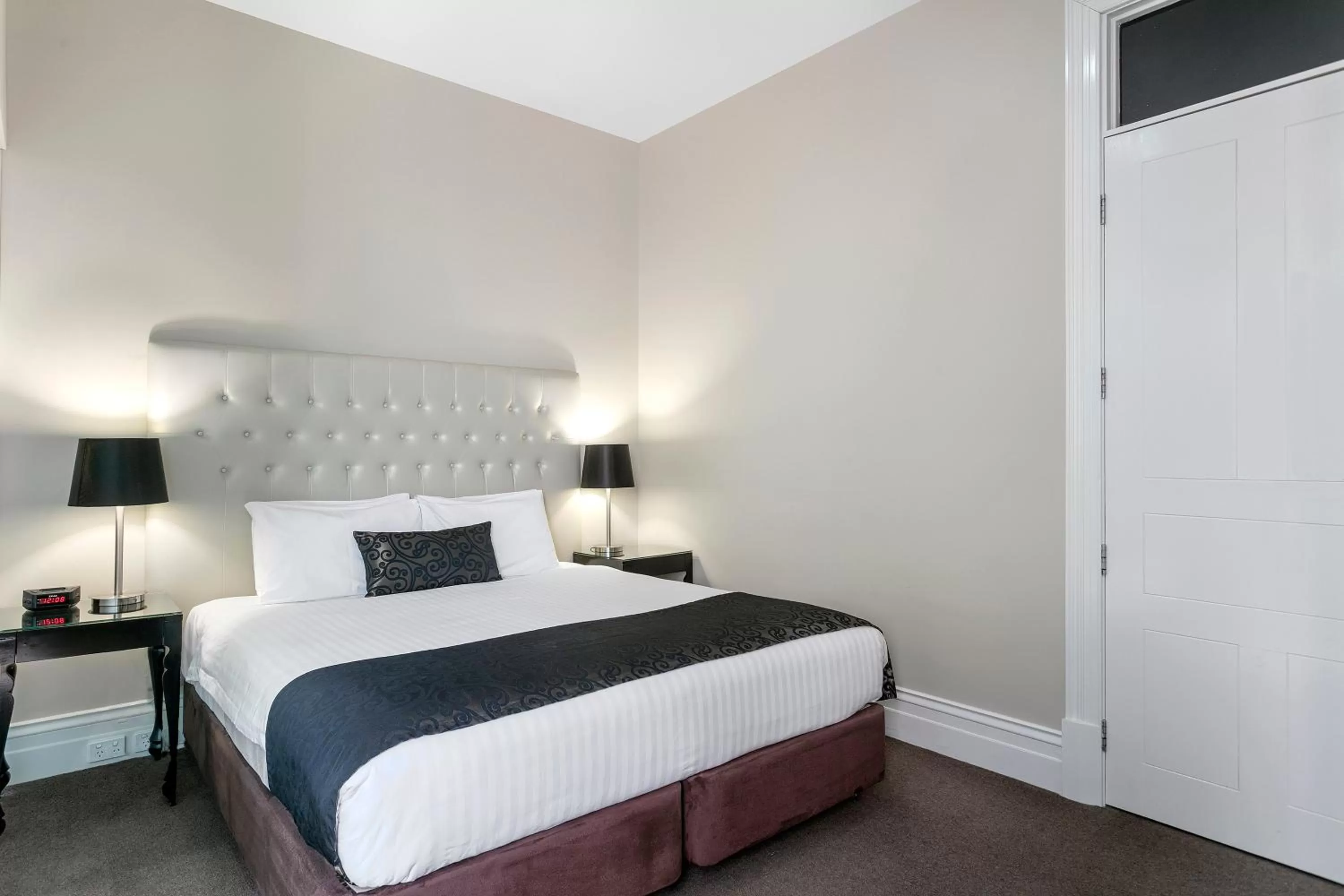 Executive One-Bedroom Suite in Quality Inn The George Hotel Ballarat