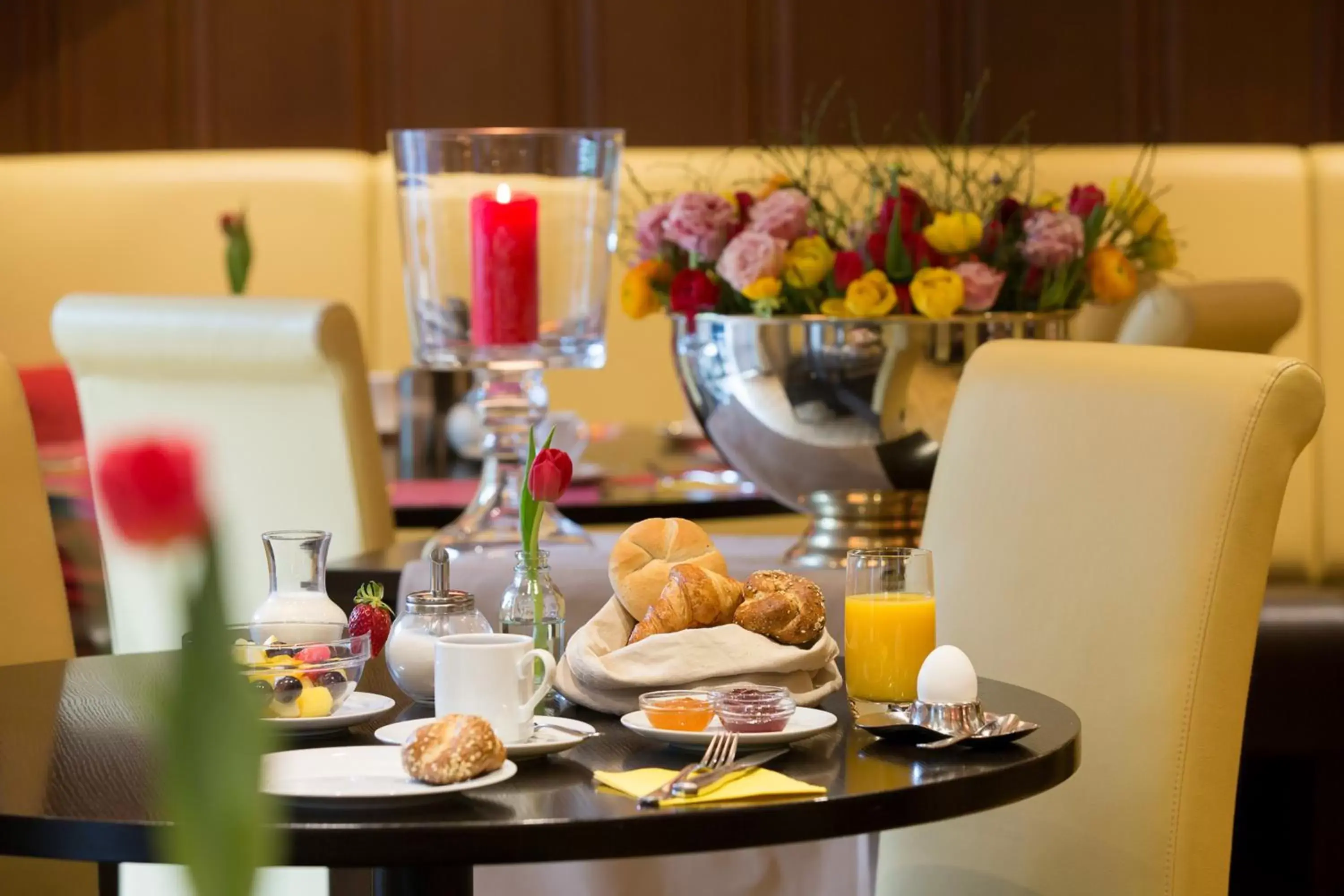 Buffet breakfast in Maingau Hotel
