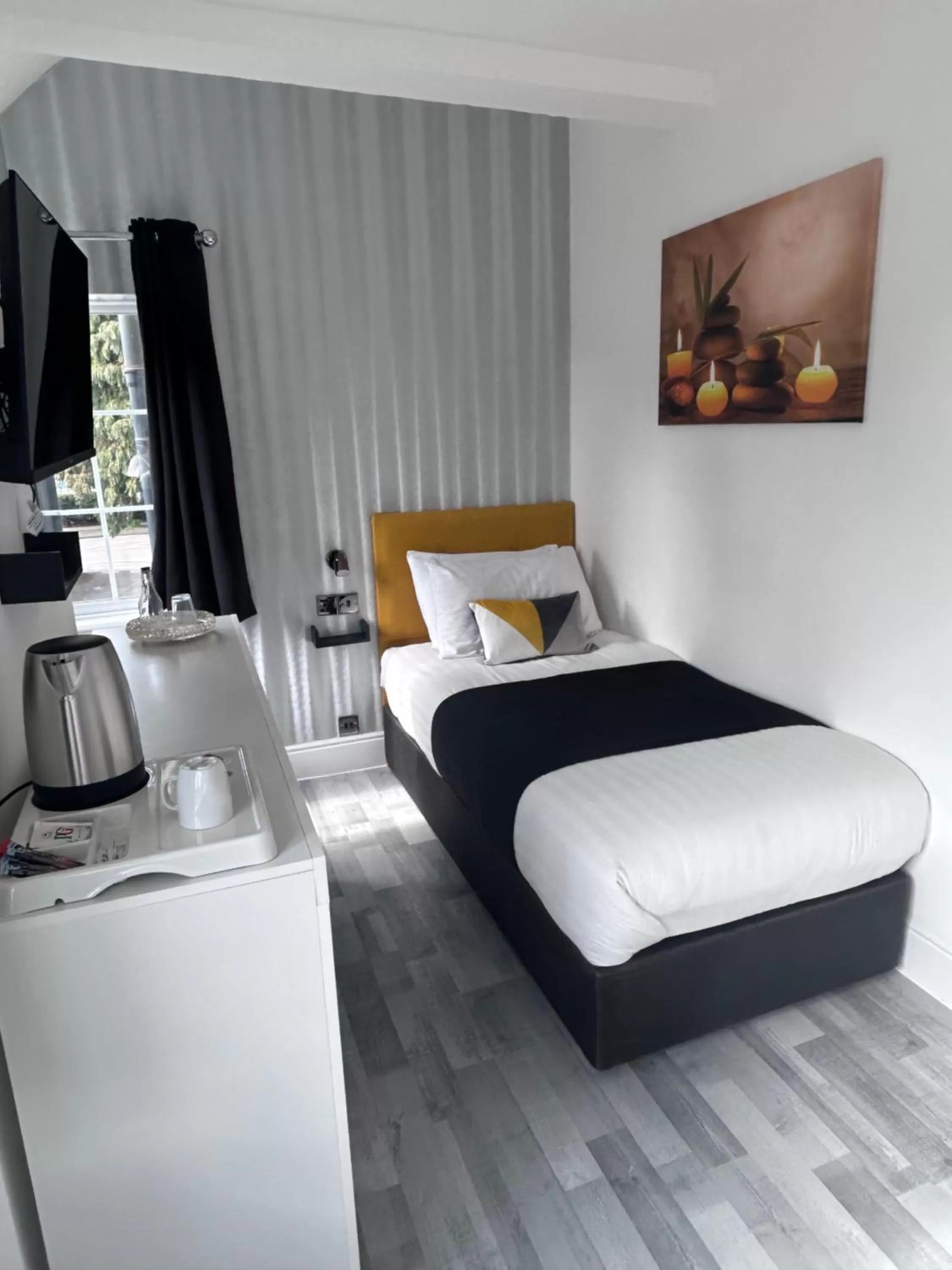 Bed in Charnwood Regency Guest House