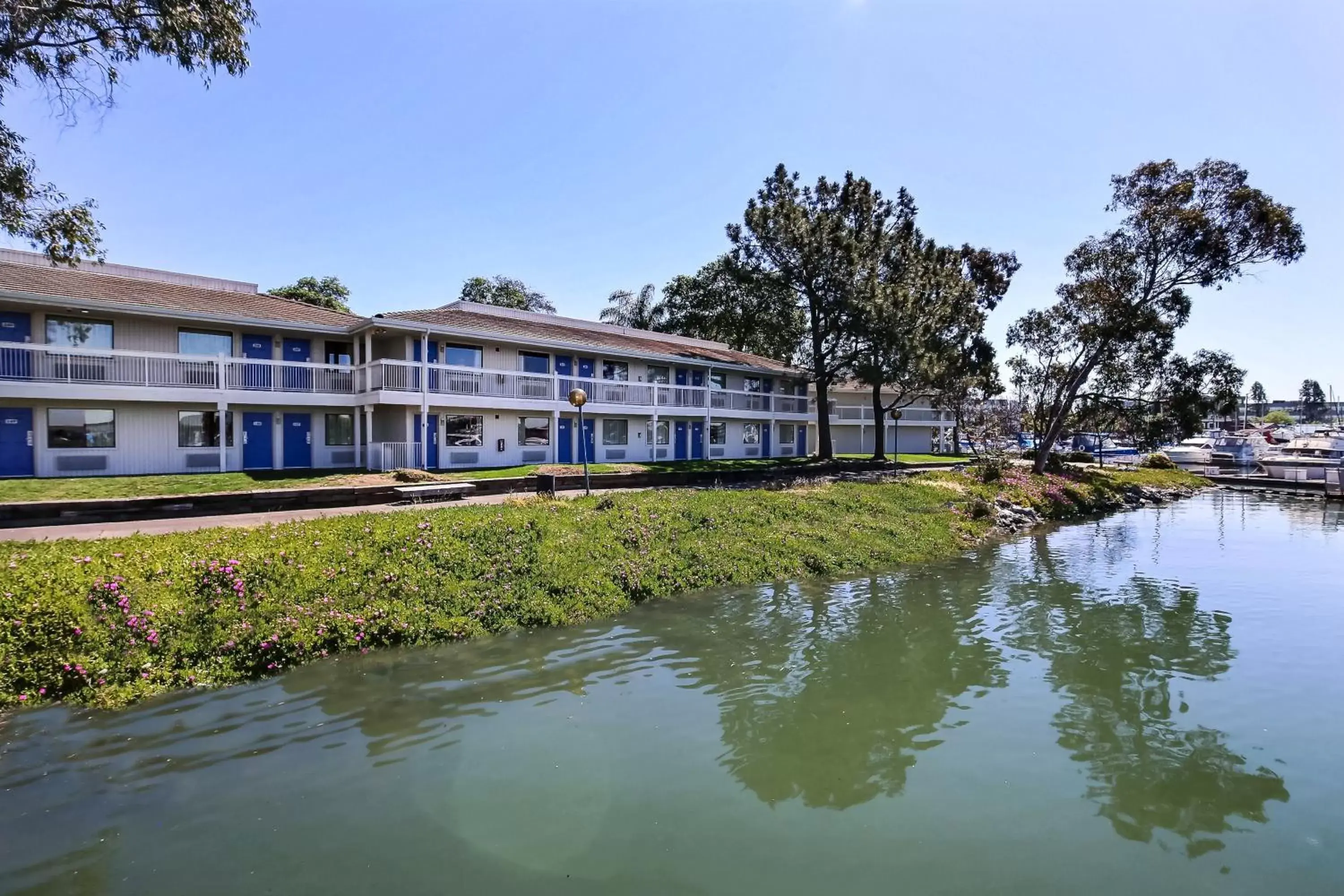 Other, Property Building in Motel 6-Oakland, CA - Embarcadero