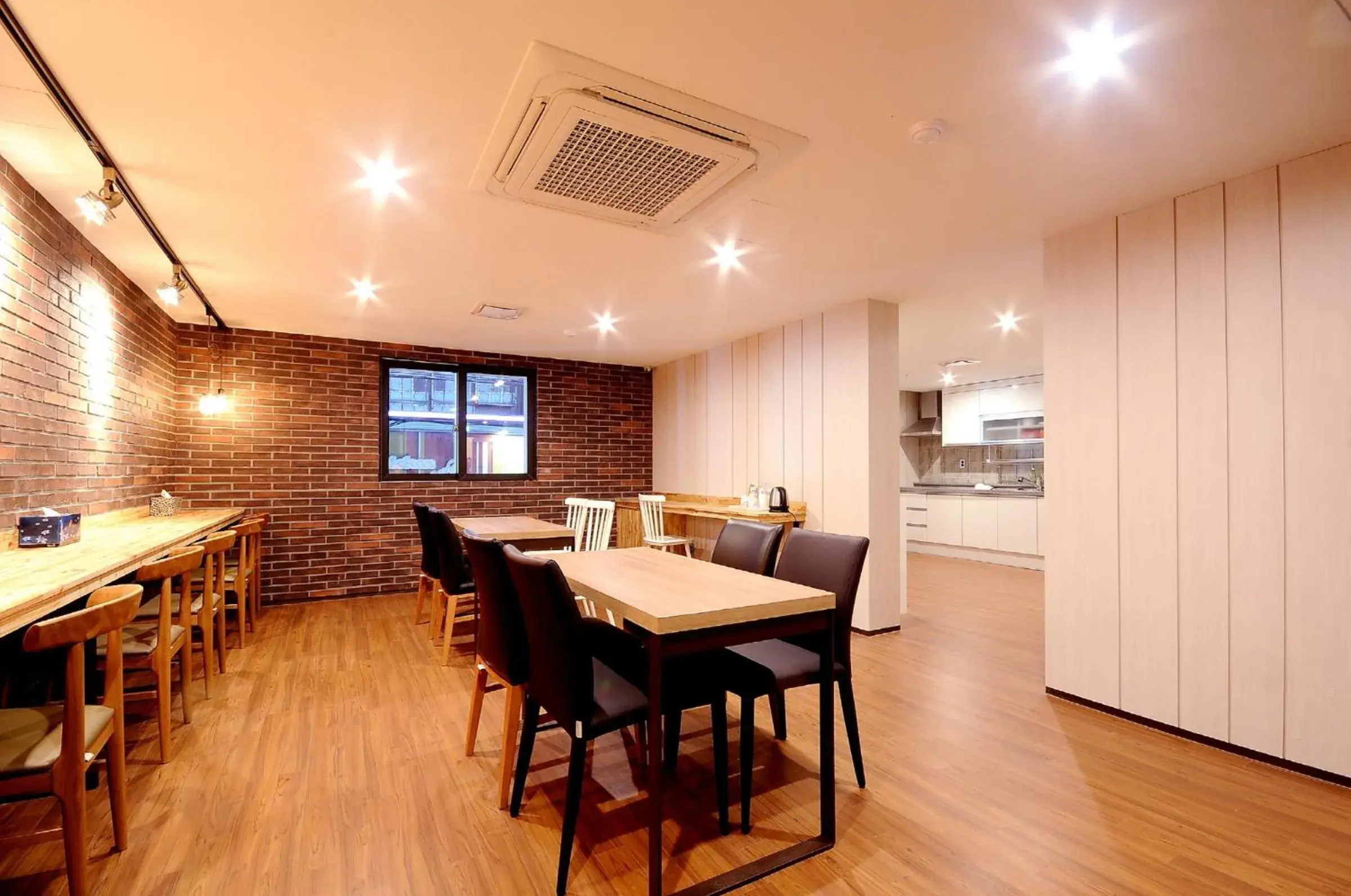 Restaurant/places to eat in Queens Hotel Seomyeon Busan Restaurant/places to eat in Queens Hotel Seomyeon Busan