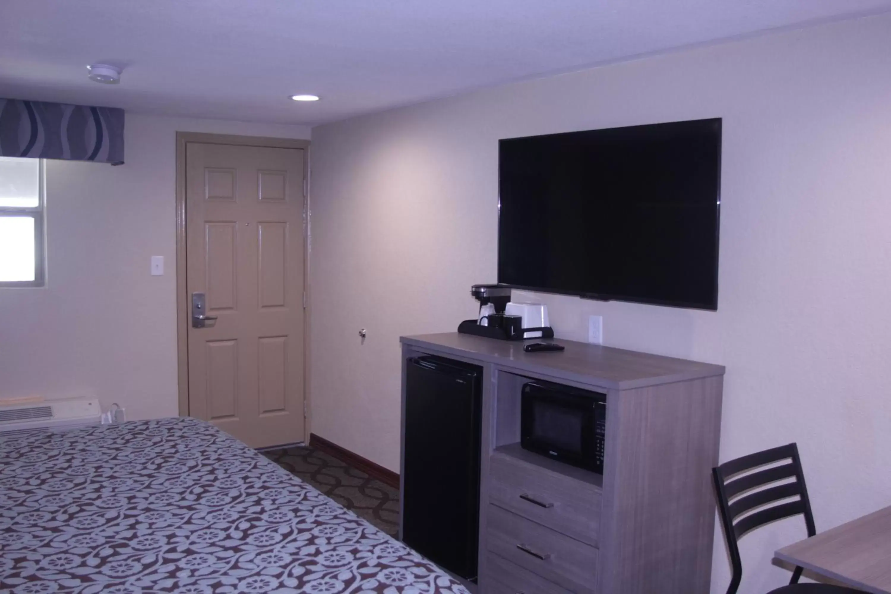 TV/Entertainment Center in Americas Best Value Inn Port Aransas