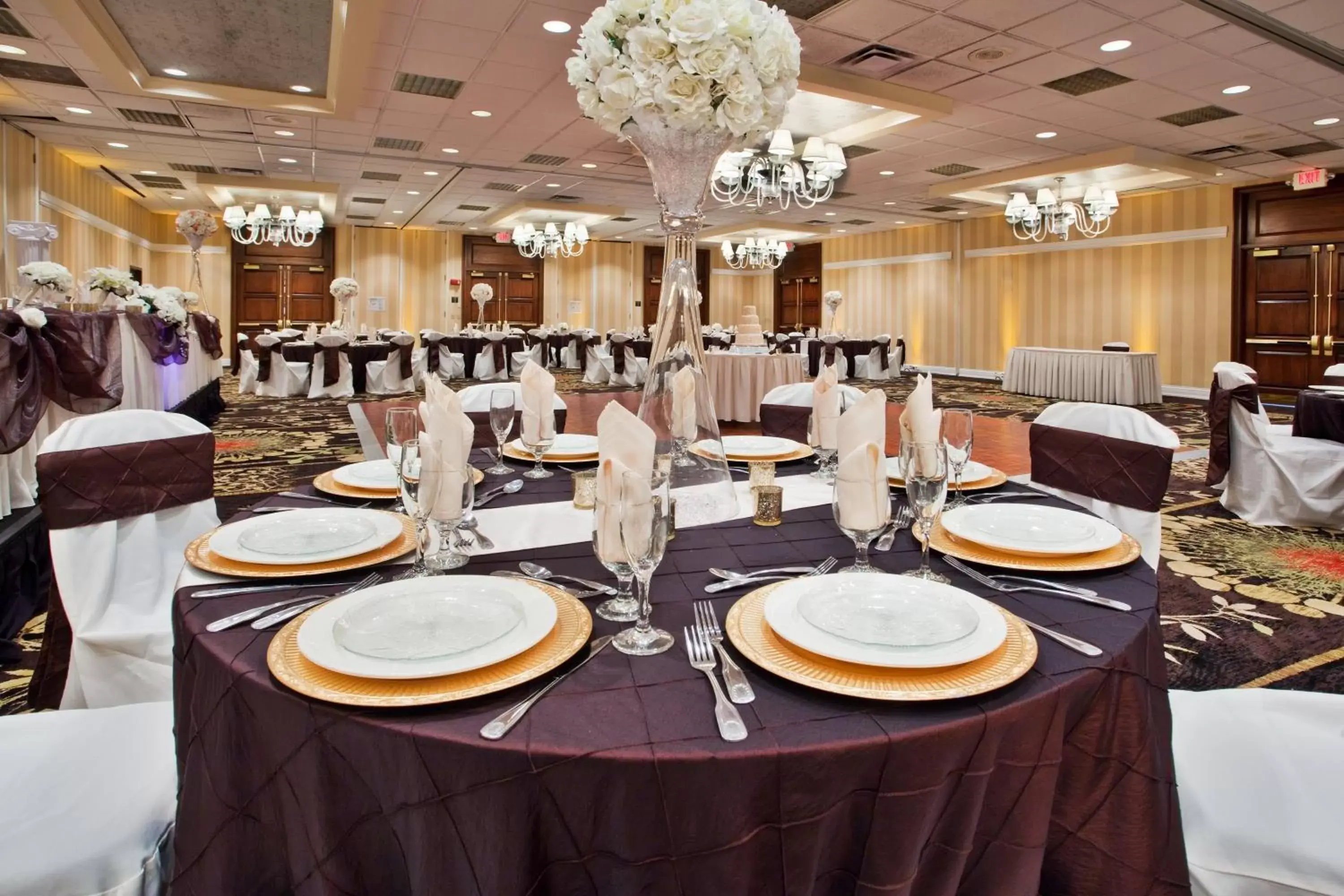 Banquet/Function facilities, Restaurant/Places to Eat in Ramada by Wyndham Cleveland Independence