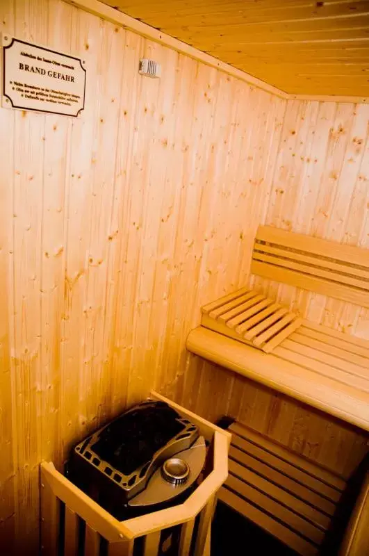 Sauna, Kitchen/Kitchenette in Landhaus Karin