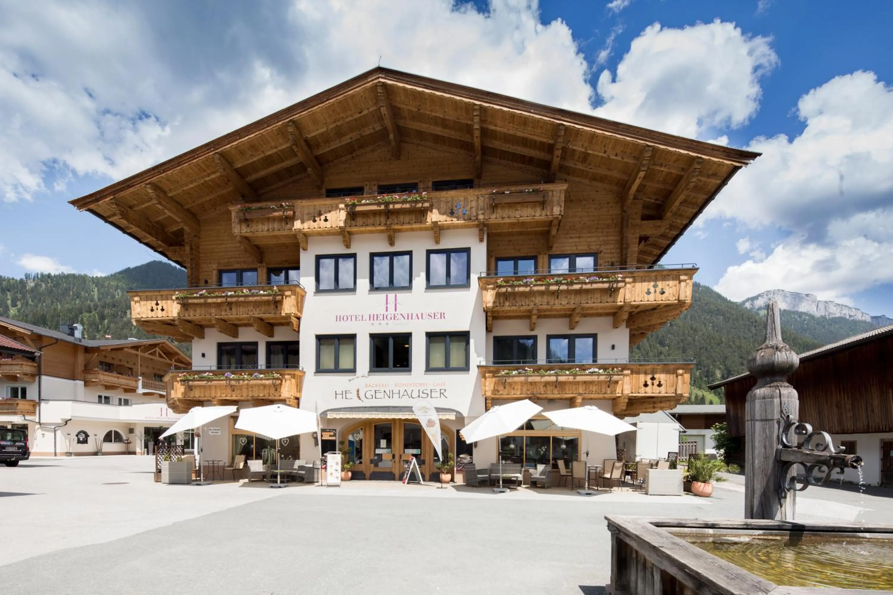 Property building in Hotel & Appartements Heigenhauser