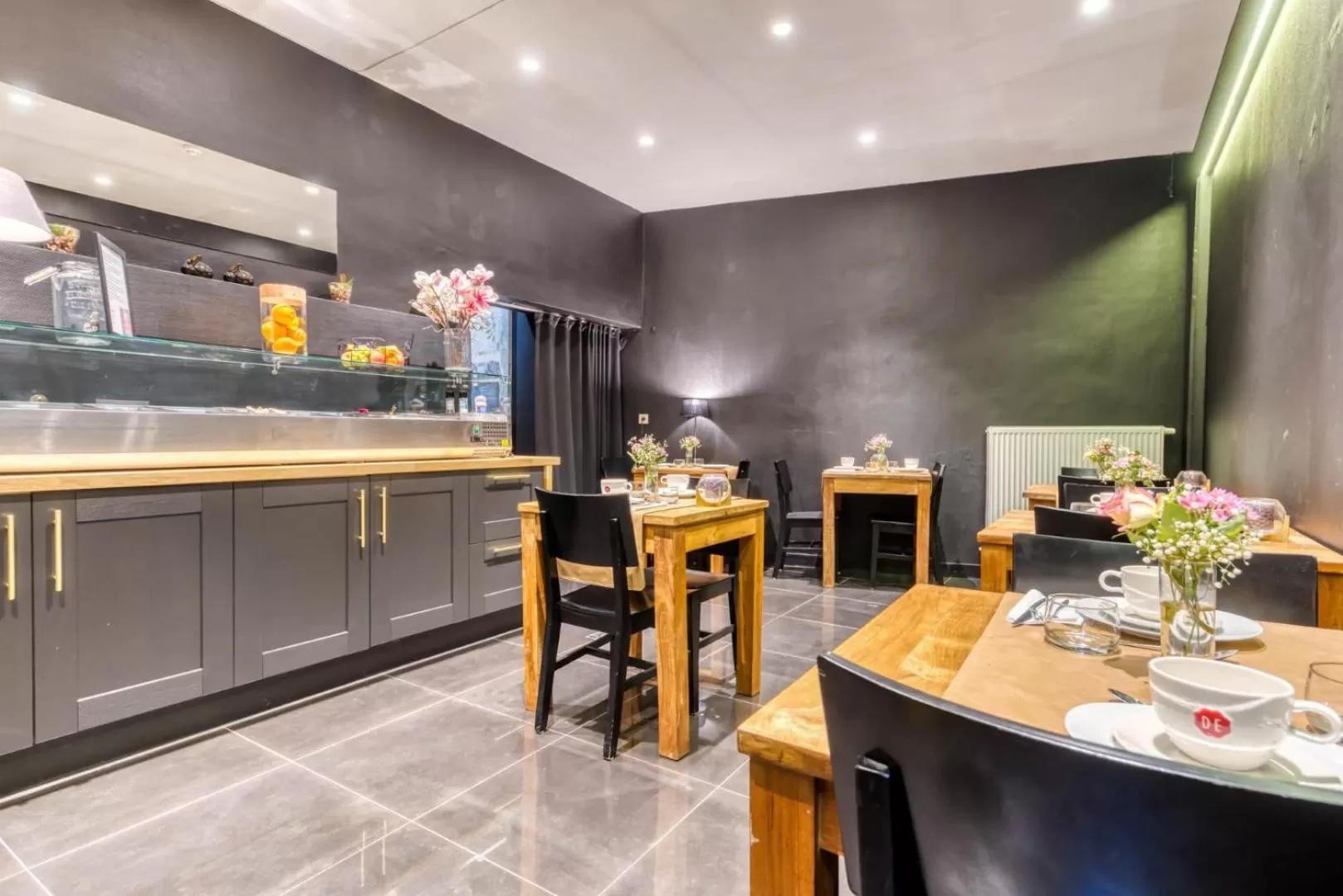 Buffet breakfast in Hôtel de la Gare