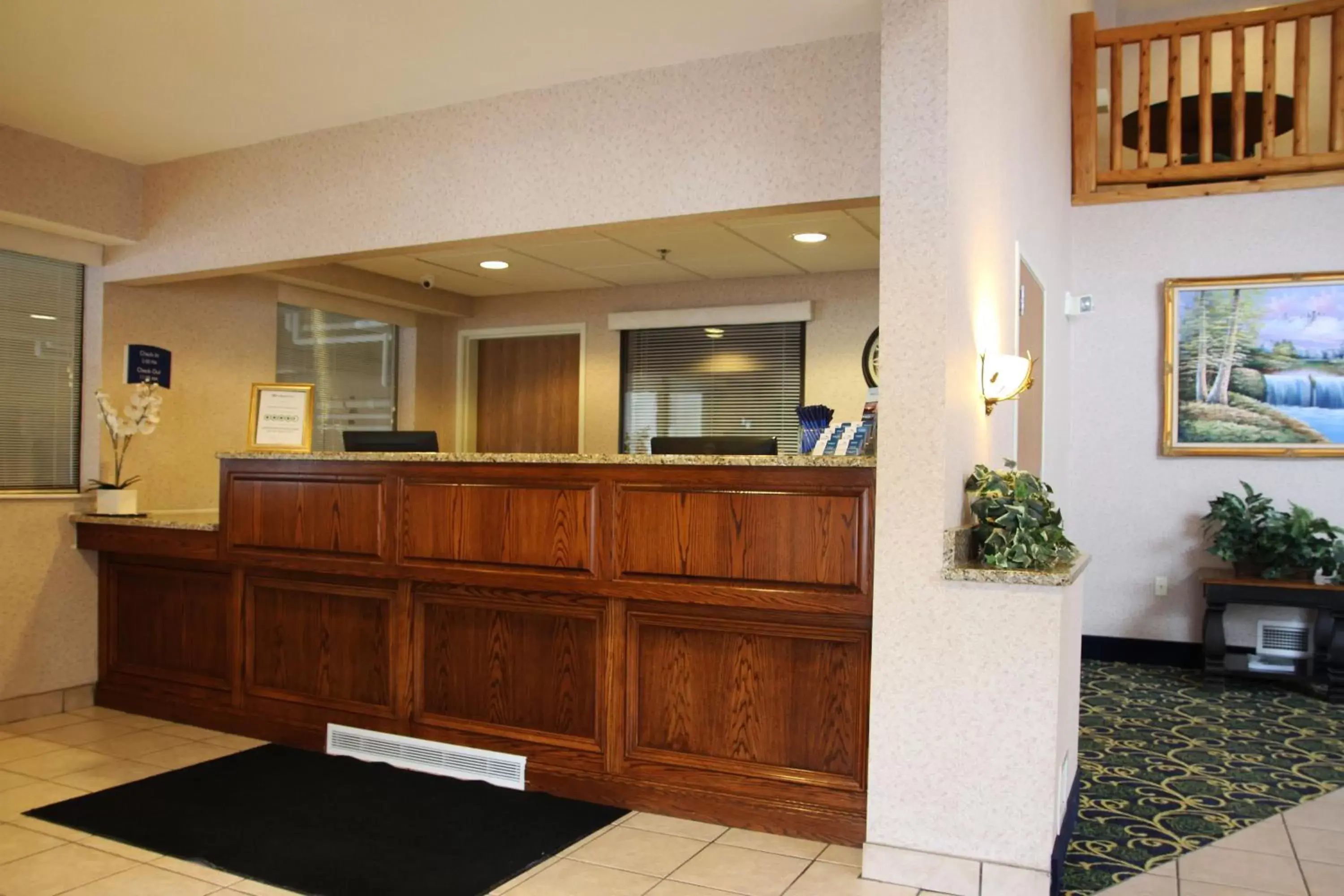 Lobby or reception, Lobby/Reception in Beachfront Hotel Houghton Lake