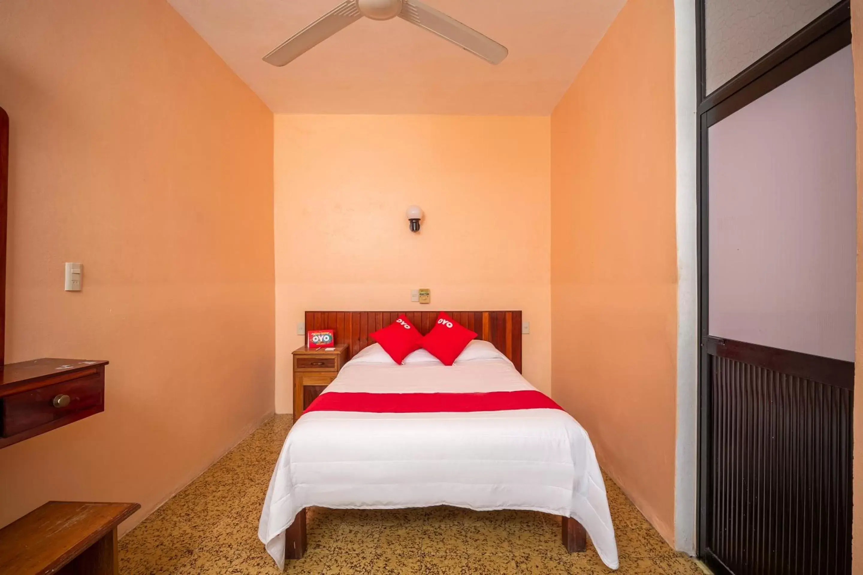 Bedroom, Bed in OYO Hotel Arena Surf, Puerto Escondido