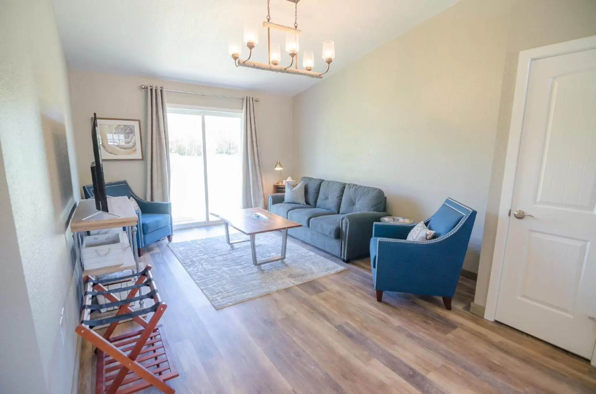 Living room, Seating Area in Colony Suites