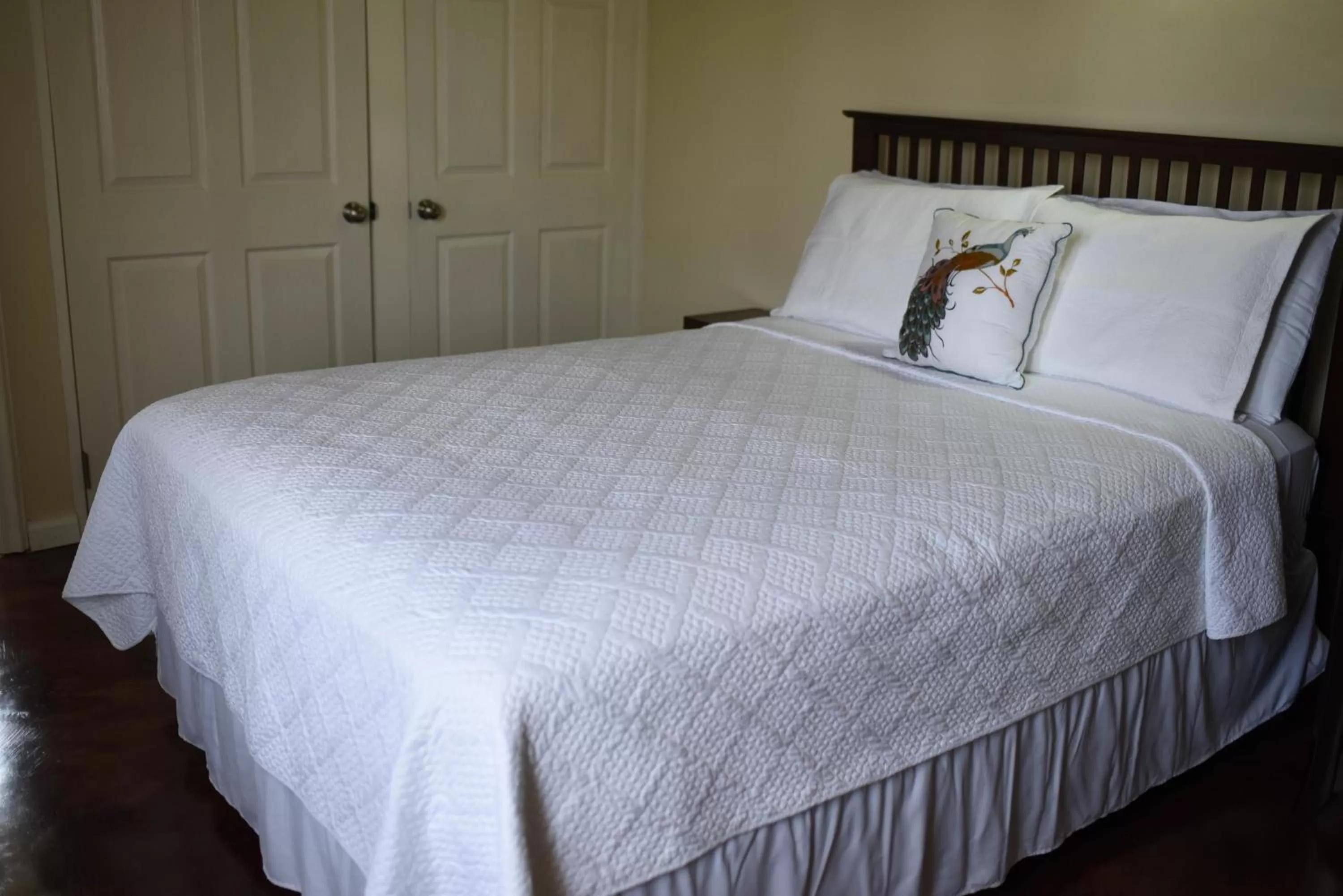 Bed in Blue Paloma Bed & Breakfast