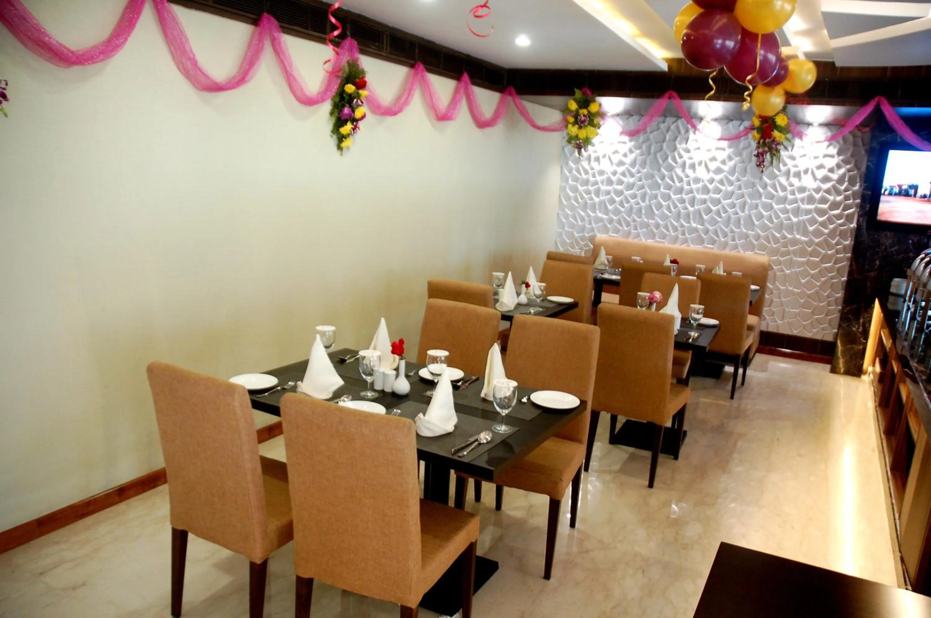 Restaurant/places to eat in Hotel JIVA