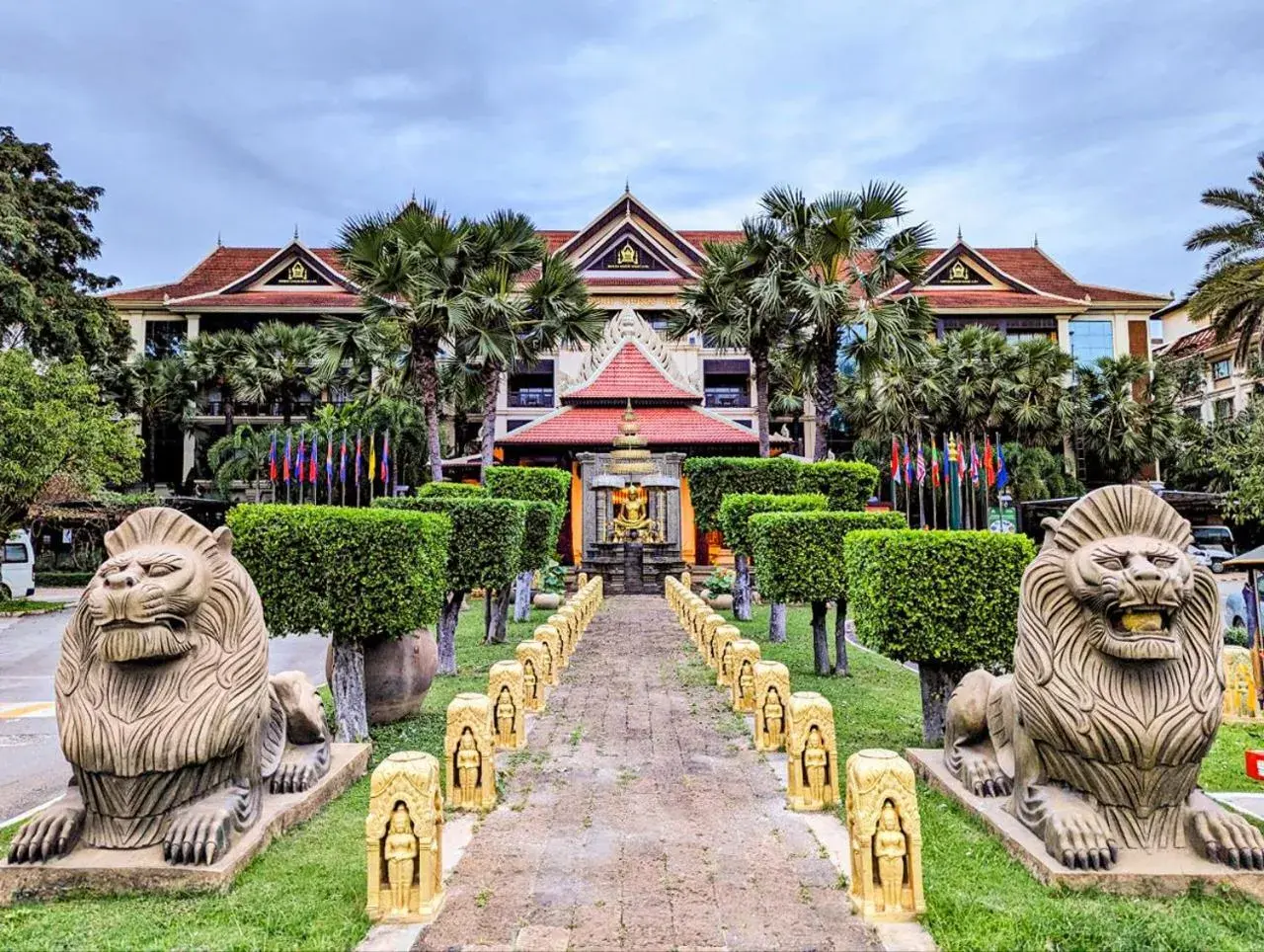 Garden in Empress Angkor Resort & Spa