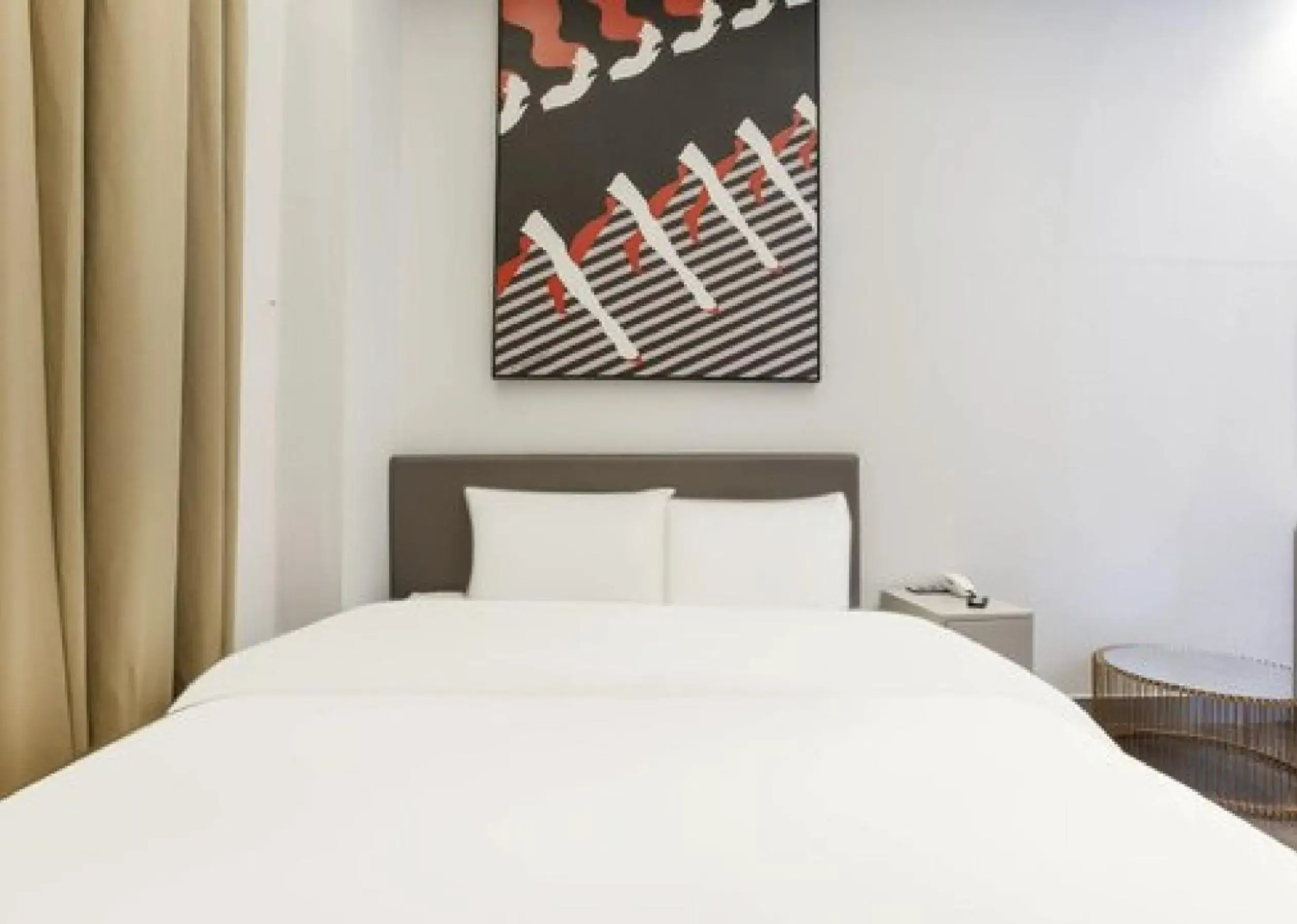 Bed in H Avenue Hotel Idae Sinchon