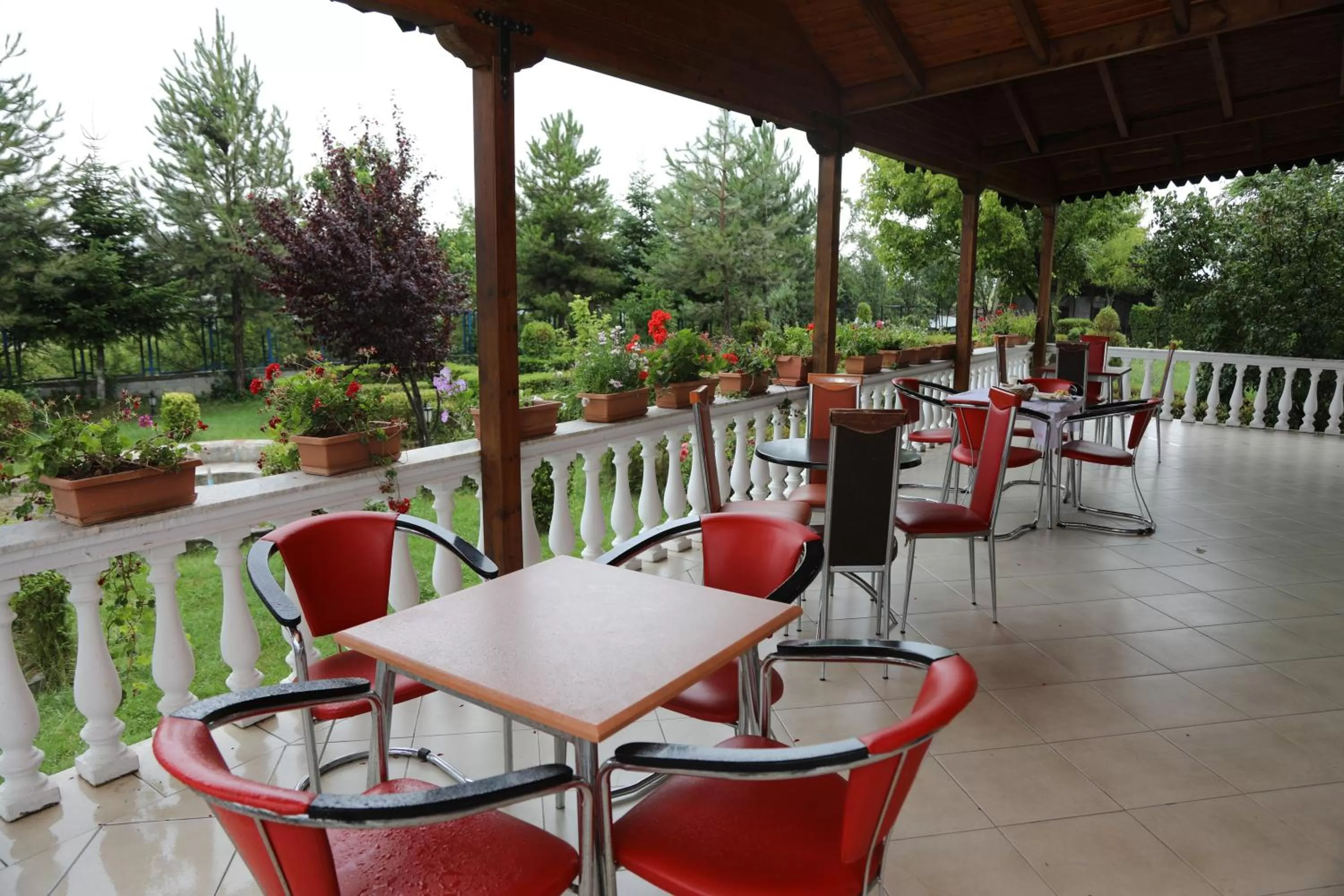 Restaurant/Places to Eat in Hotel Kabashi