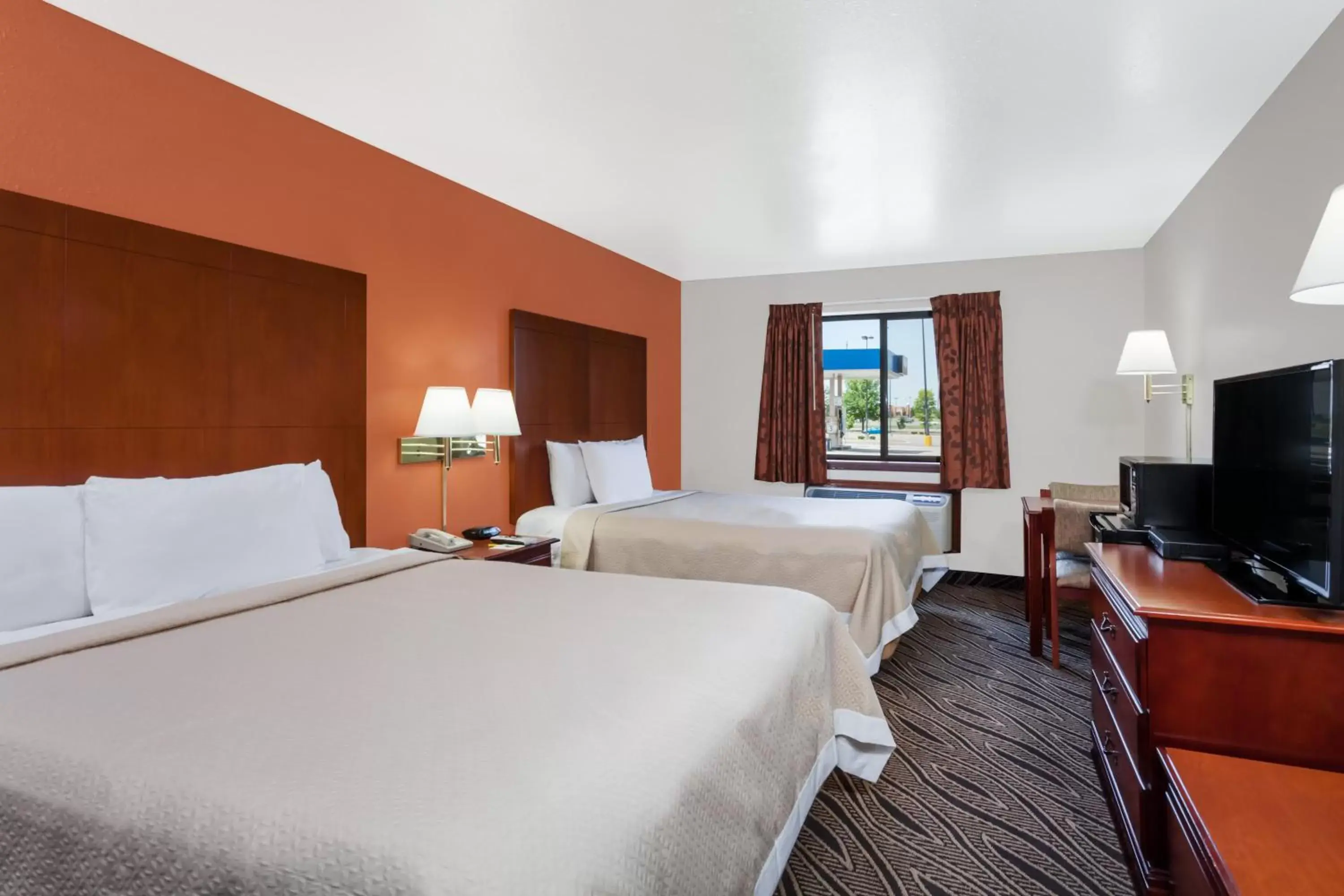 Bed in Days Inn by Wyndham Dyersburg