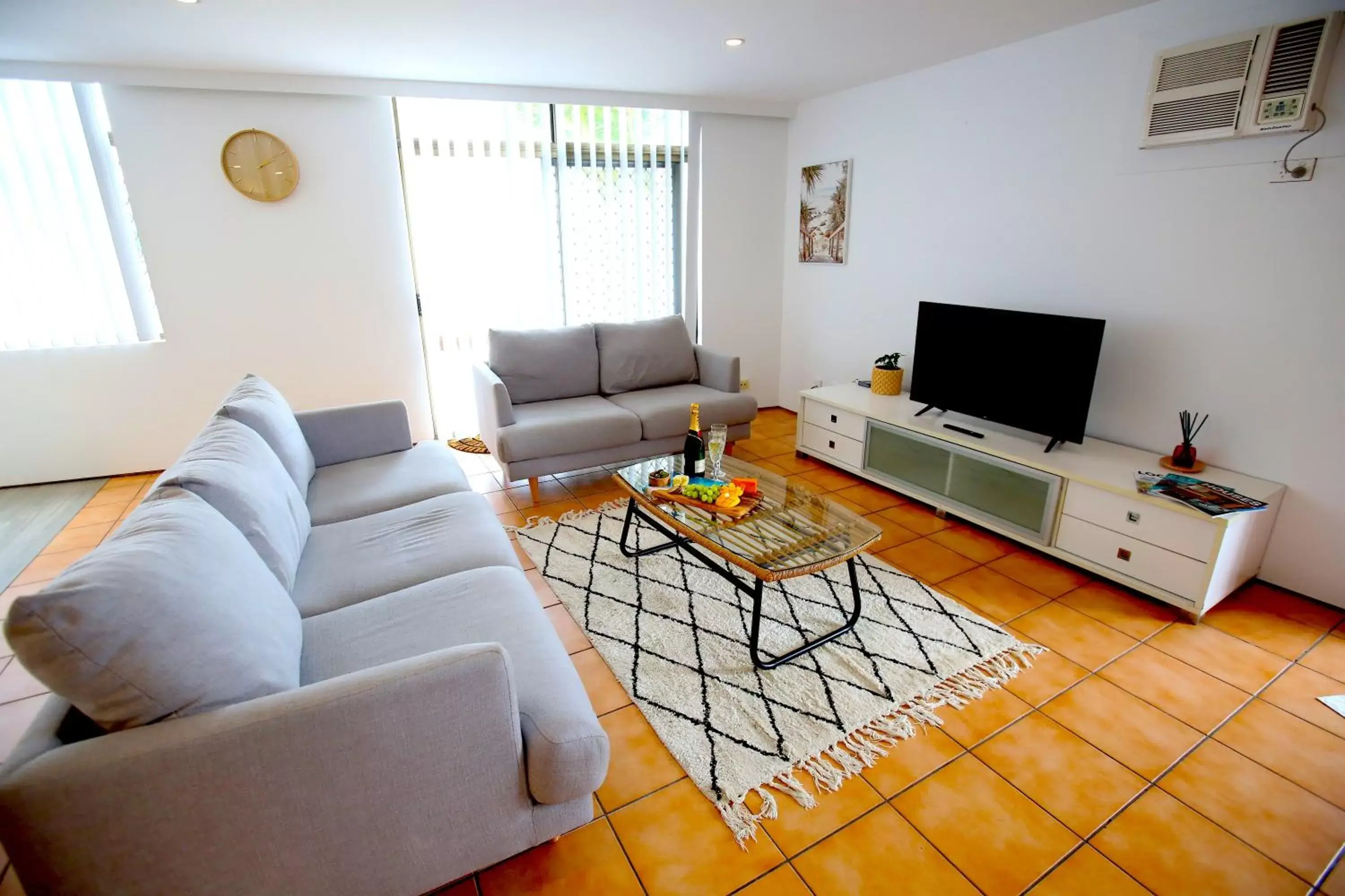 Living room, Seating Area in Tweed Harbour Motor Inn