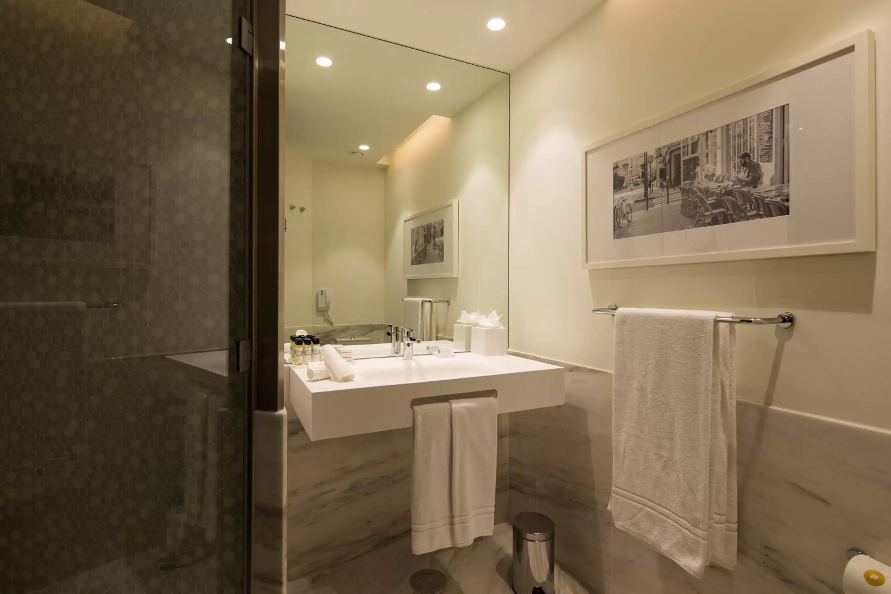 Bathroom in Pestana Porto - A Brasileira, City Center & Heritage Building