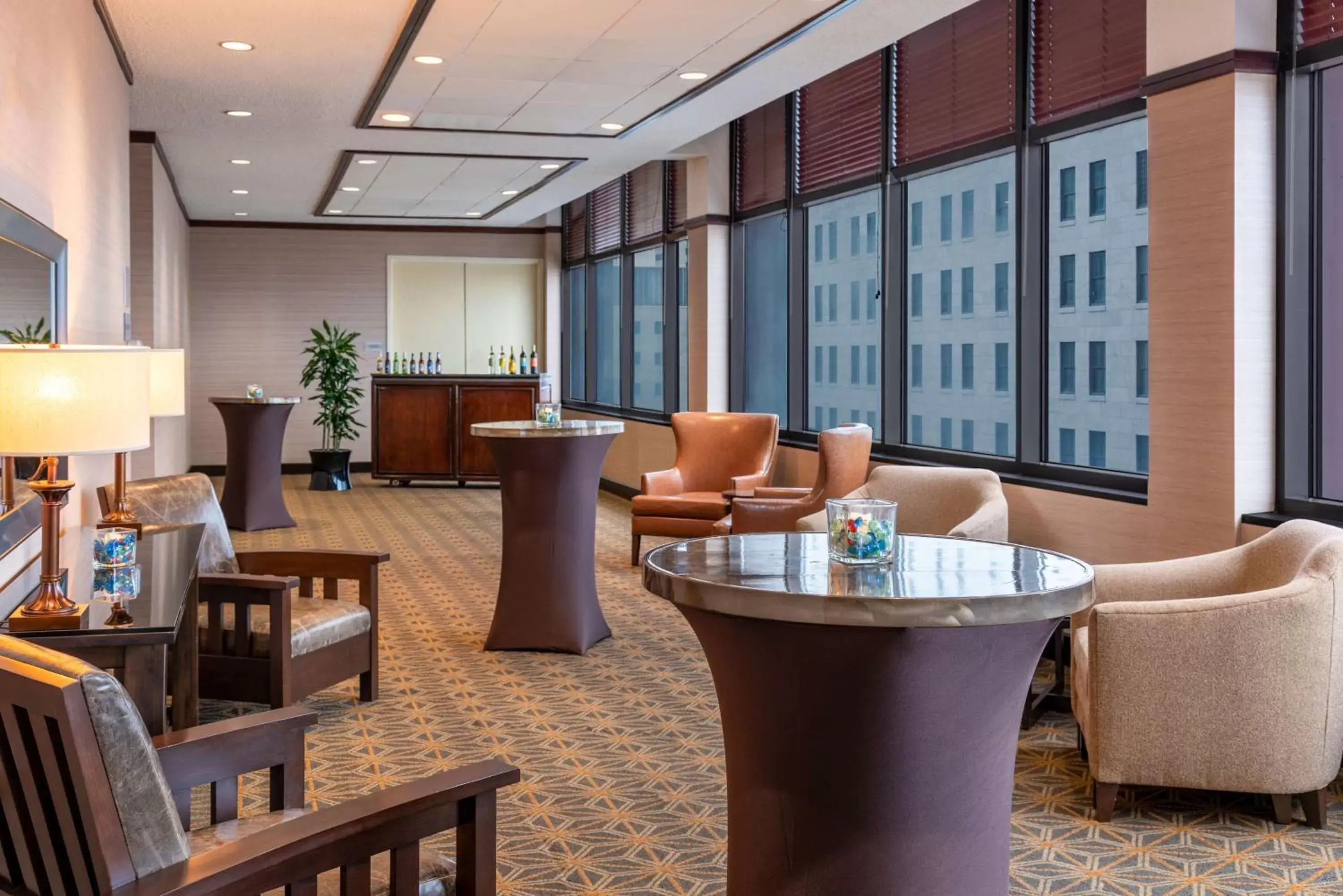 Dining area in DoubleTree Suites by Hilton Hotel Columbus Downtown