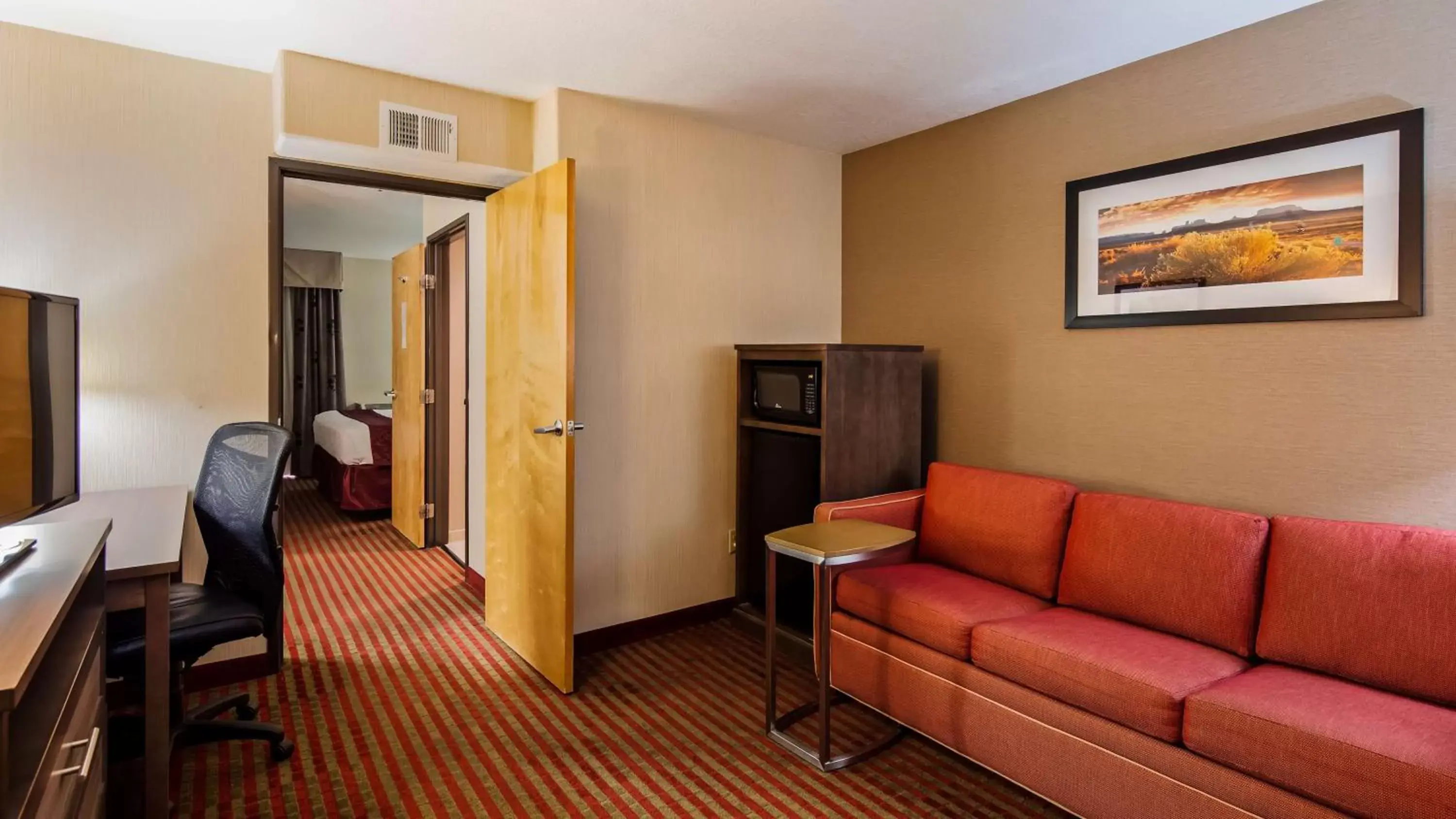 Photo of the whole room, Seating Area in Best Western Plus Executive Suites Albuquerque
