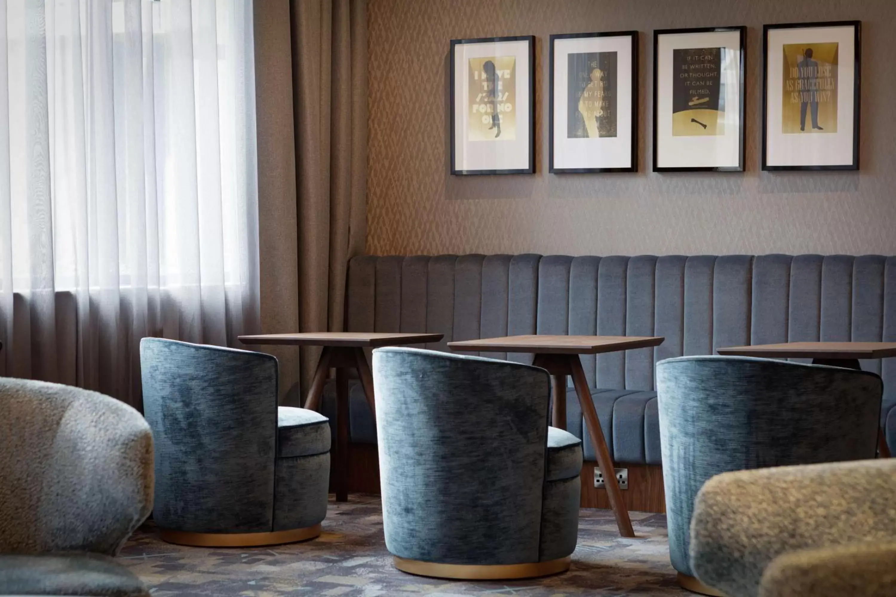 Lobby or reception, Lounge/Bar in DoubleTree by Hilton London Elstree