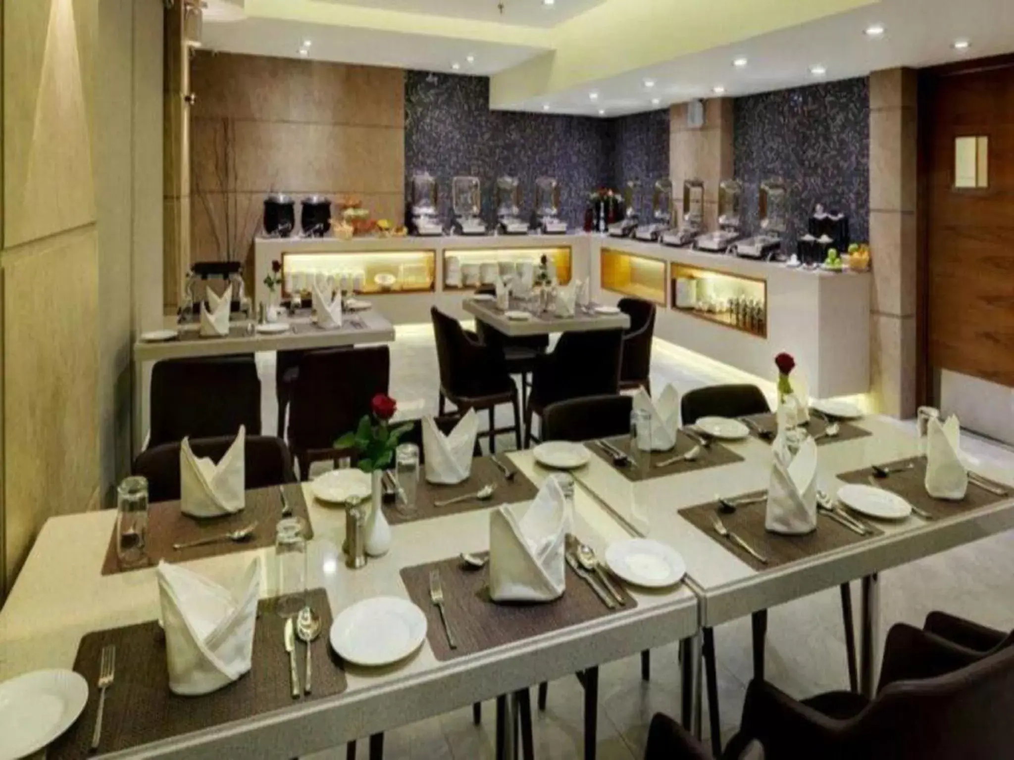 Restaurant/Places to Eat in Hotel Suba Elite