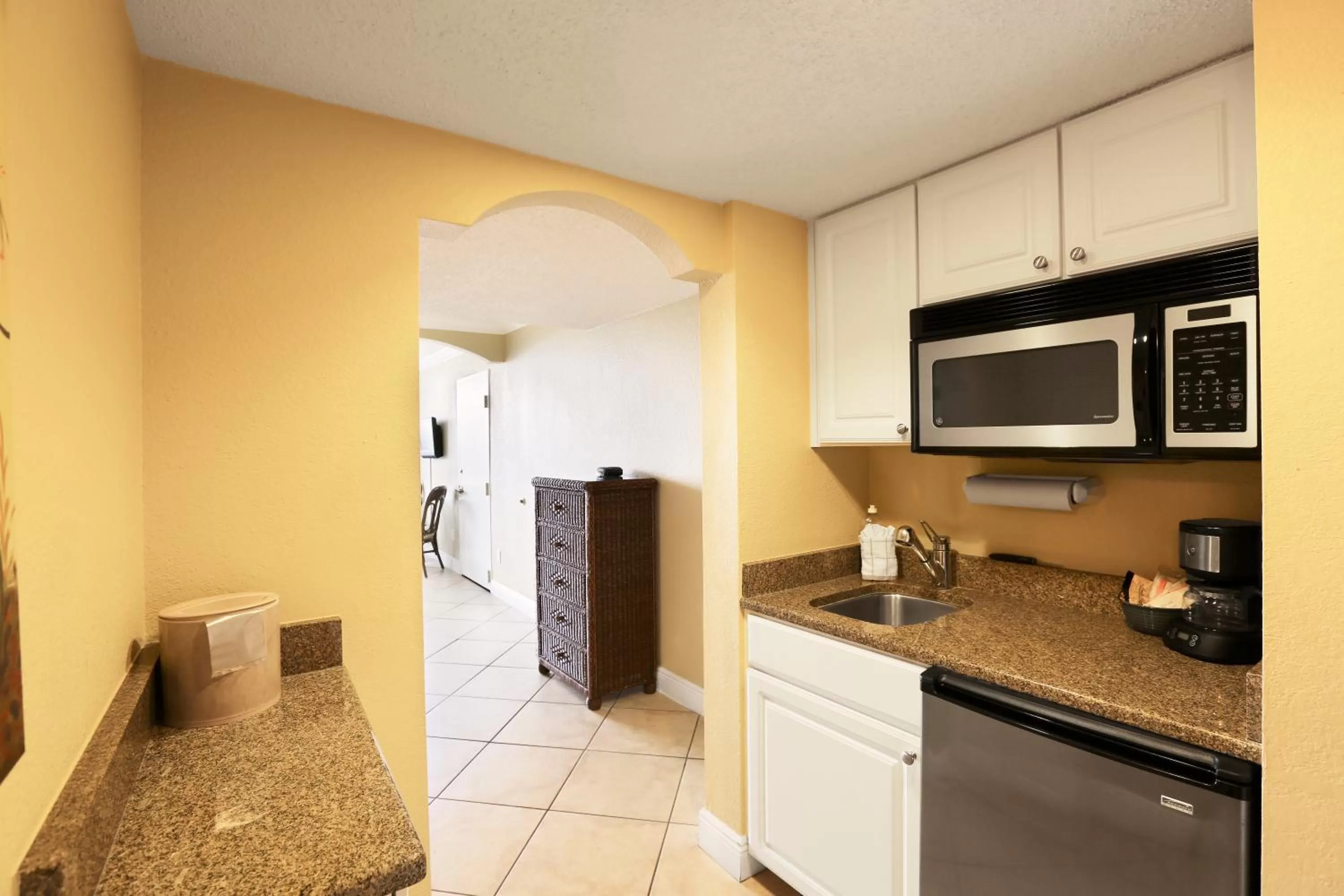 Kitchen or kitchenette in Barefoot Beach Club