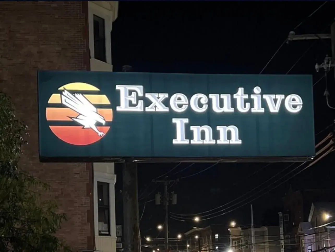 Property Logo/Sign in Executive Inn Schenectady Downtown