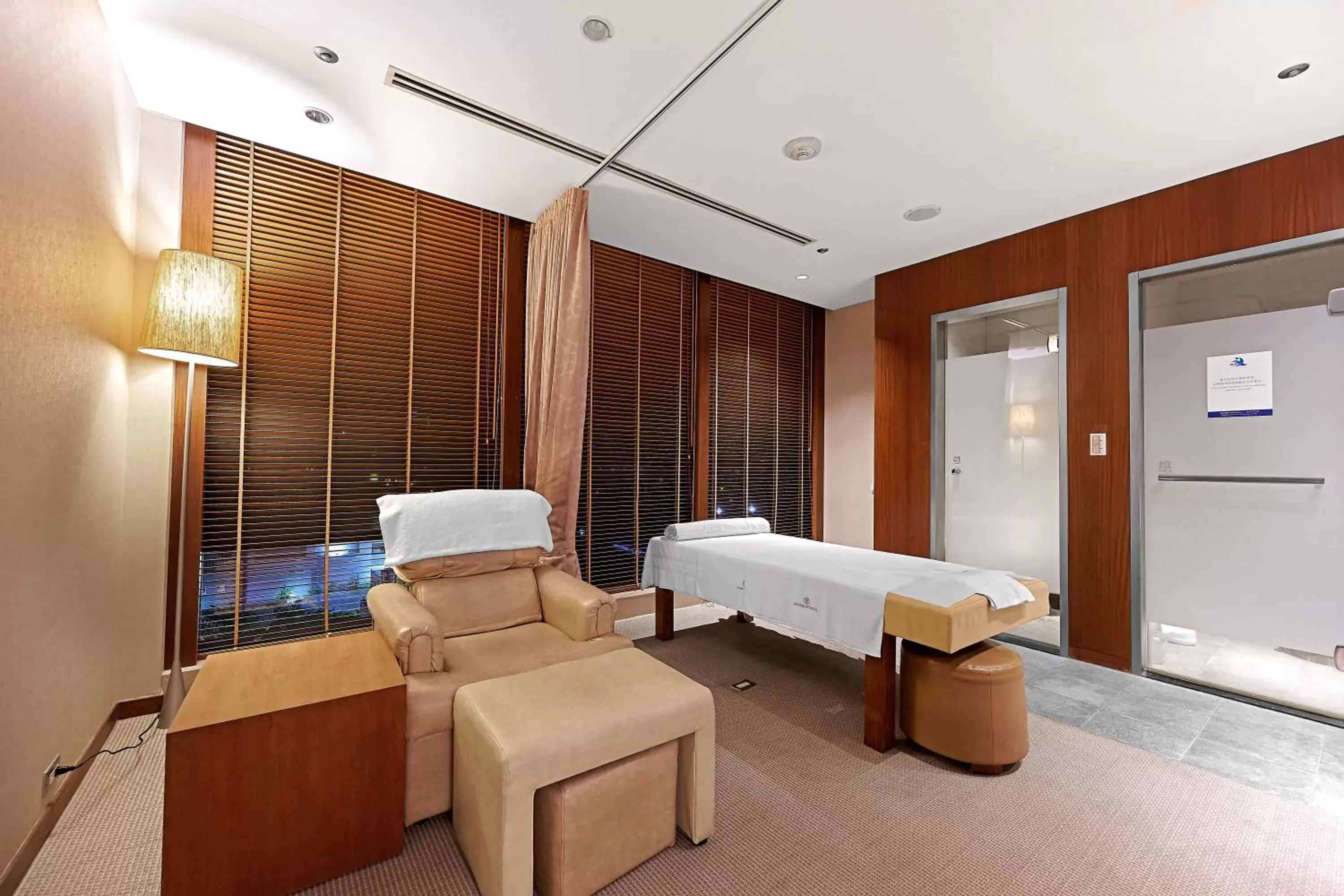 Spa and wellness centre/facilities, Bed in Windsor Hotel Taichung Spa and wellness centre/facilities, Bed in Windsor Hotel Taichung