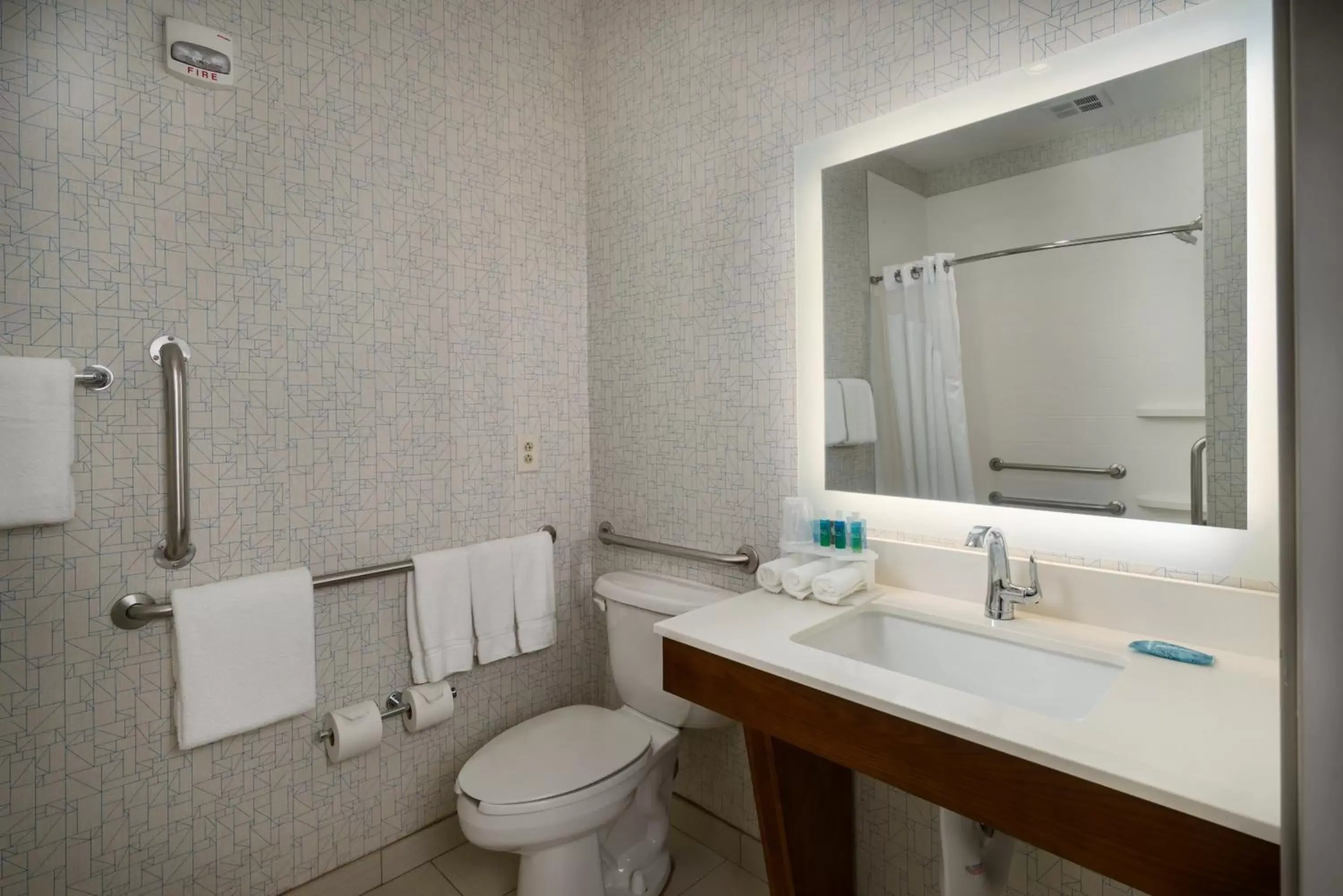 Photo of the whole room, Bathroom in Holiday Inn Express Lawrence, an IHG Hotel