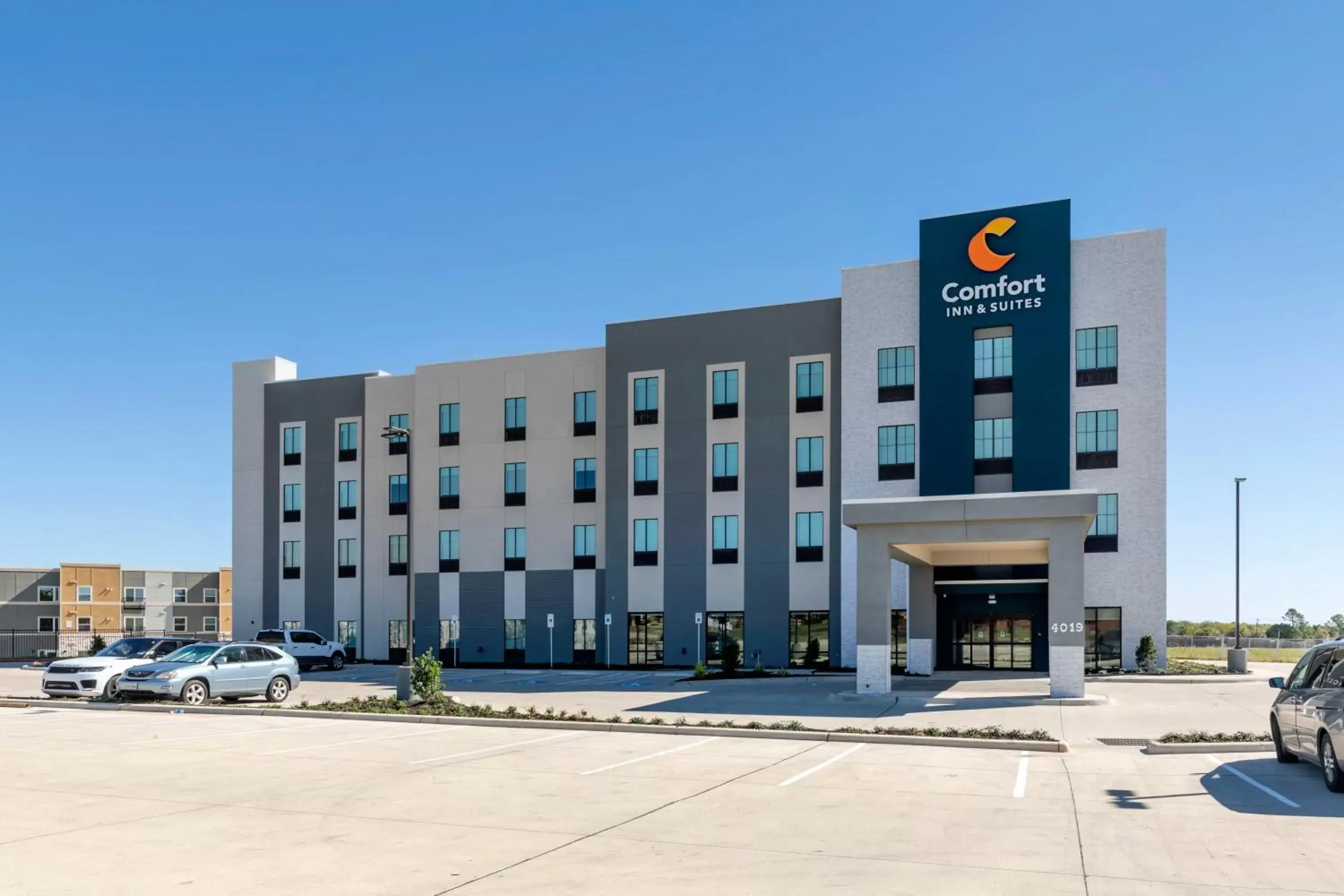 Property building in Comfort Inn & Suites Balch Springs - SE Dallas Property building in Comfort Inn & Suites Balch Springs - SE Dallas