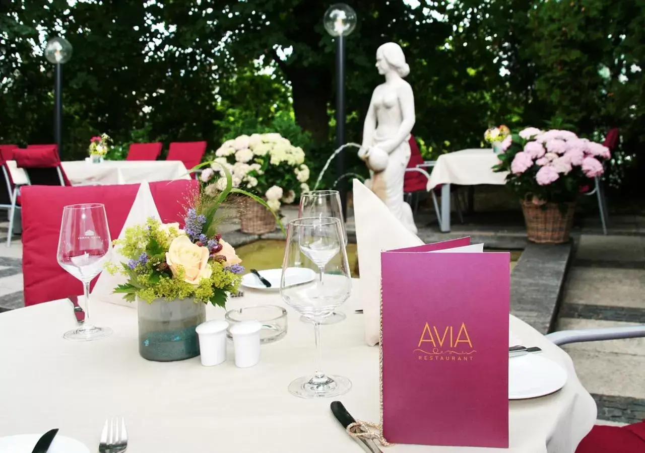 Restaurant/Places to Eat in AVIA Hotel