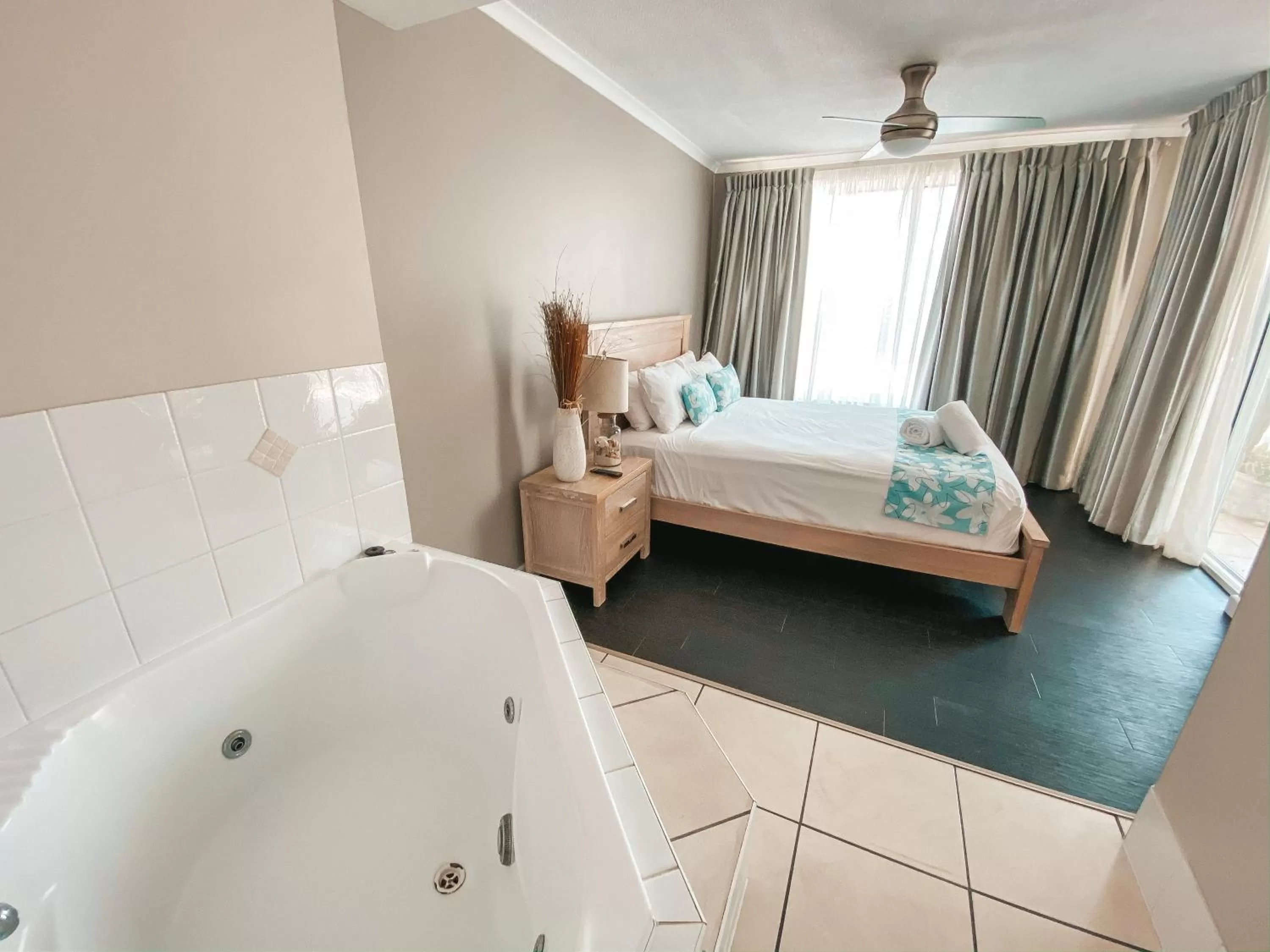 Property building, Bed in Bargara Blue Resort