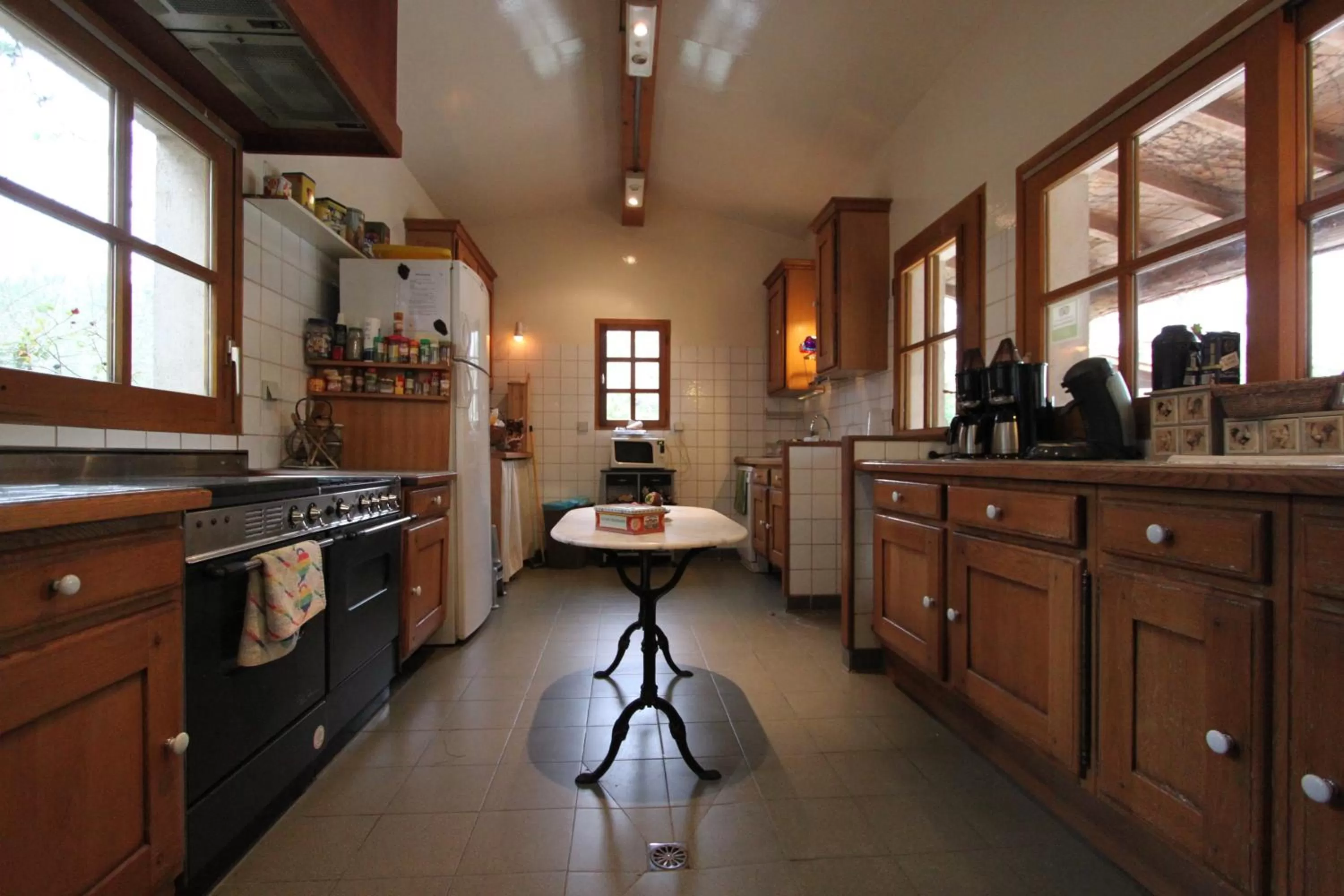 Kitchen or kitchenette in Domaine La Sauzette