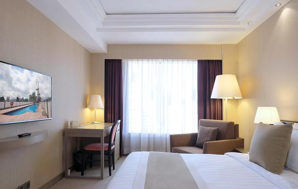 Bedroom, Bed in Prudential Hotel