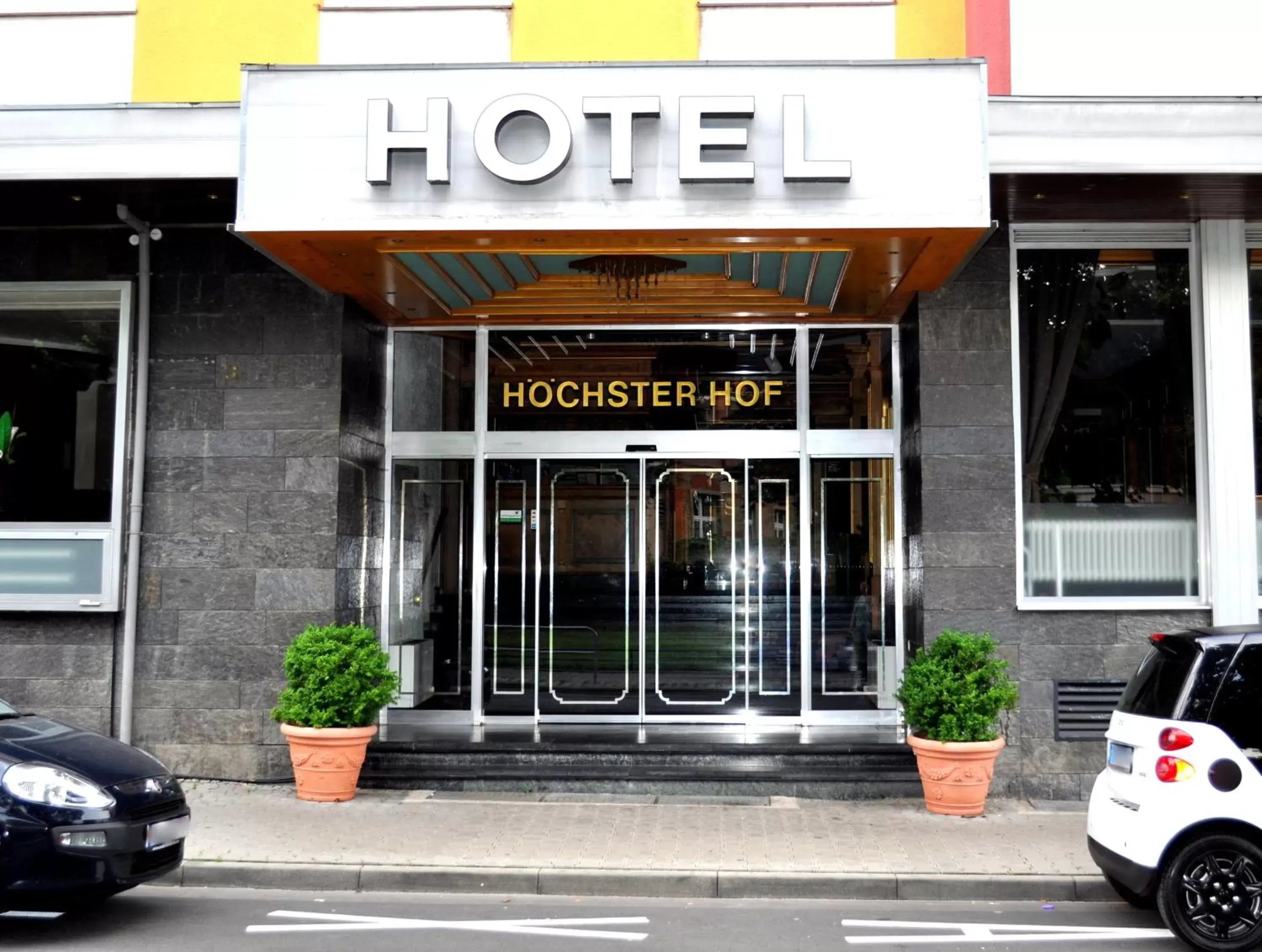 Facade/entrance in Tagungshotel Höchster Hof