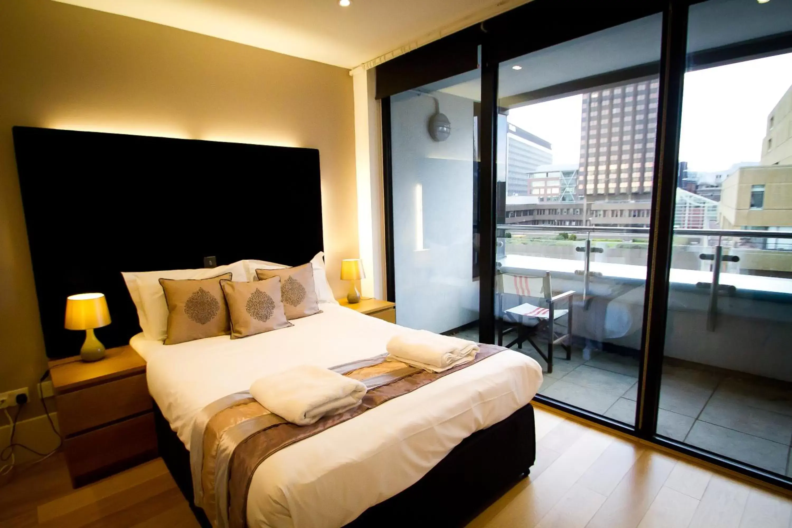 Bed in Merchant Quarters Apartments