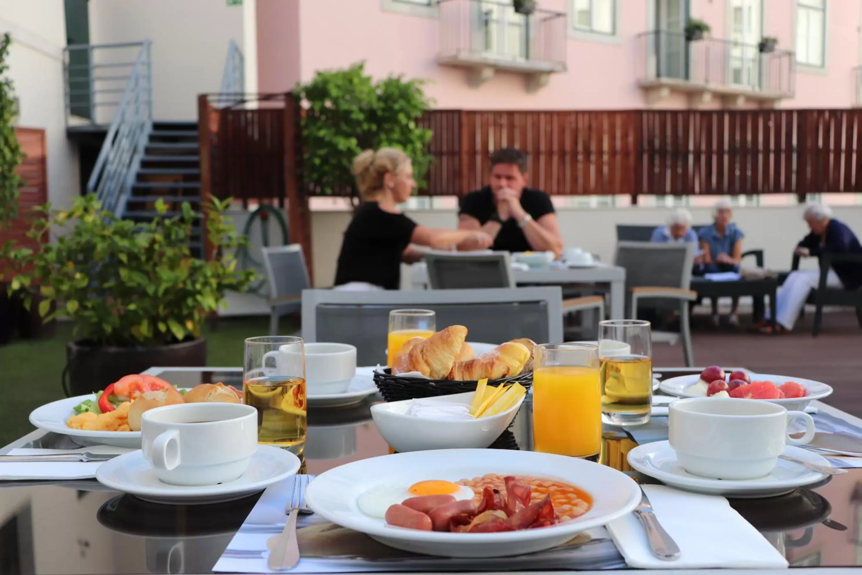 Breakfast in Hotel Mundial