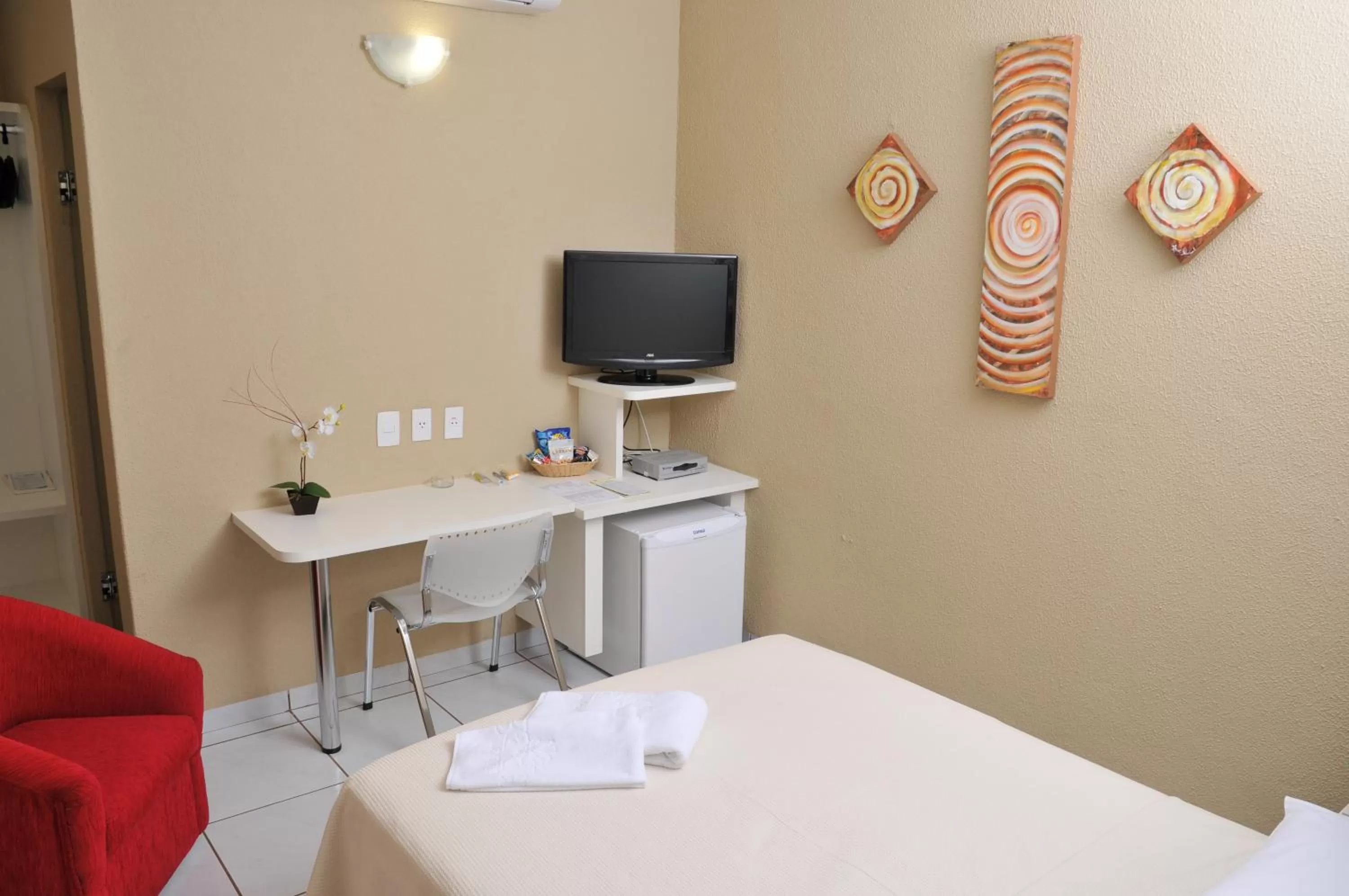 Property building, TV/Entertainment Center in Garden Hotel