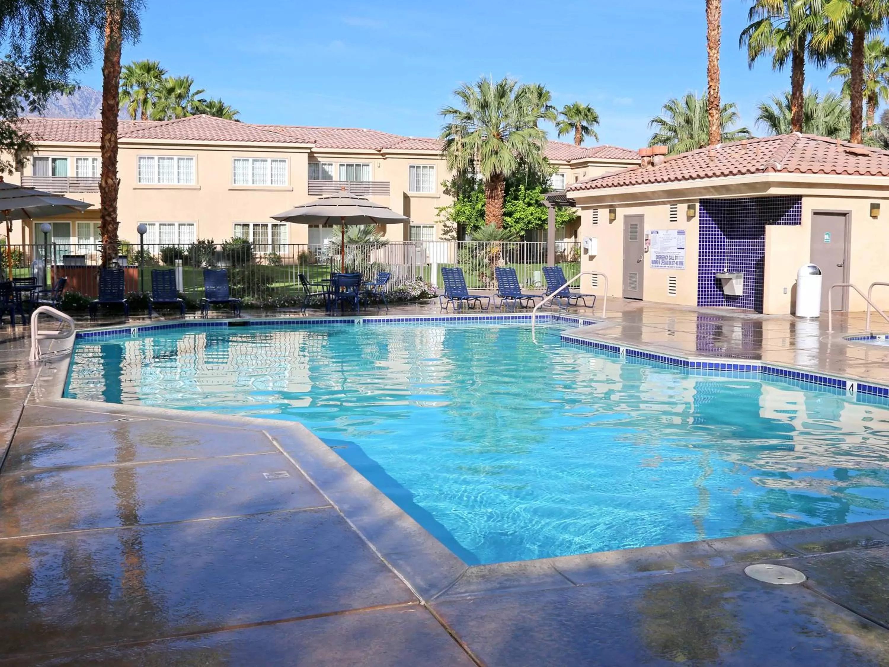 Swimming pool in Raintree's Cimarron Golf Resort Palm Springs